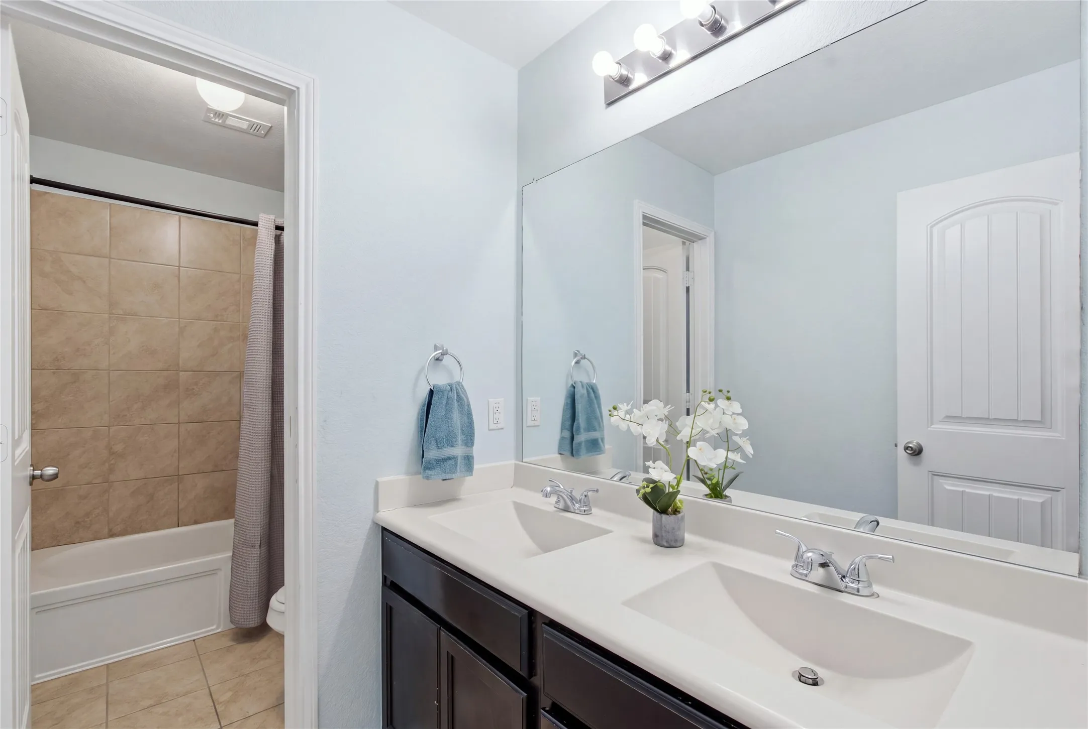 Single Family Residence For Sale in Denton County , 11512 Aquilla Drive, Frisco, Texas 75036, 4 Bedroom, 3 Bathroom, 2 Garage spaces, 2,573 Sqft, built in 2016, mls#21366128, Real Estate Agent in Frisco, Homes For Sale in Denton county, Homes For Sale in Frisco, Realtor in Frisco Texas, Real Estate Brokerage Independent Realty Texas, Luminita Cordes Realtor