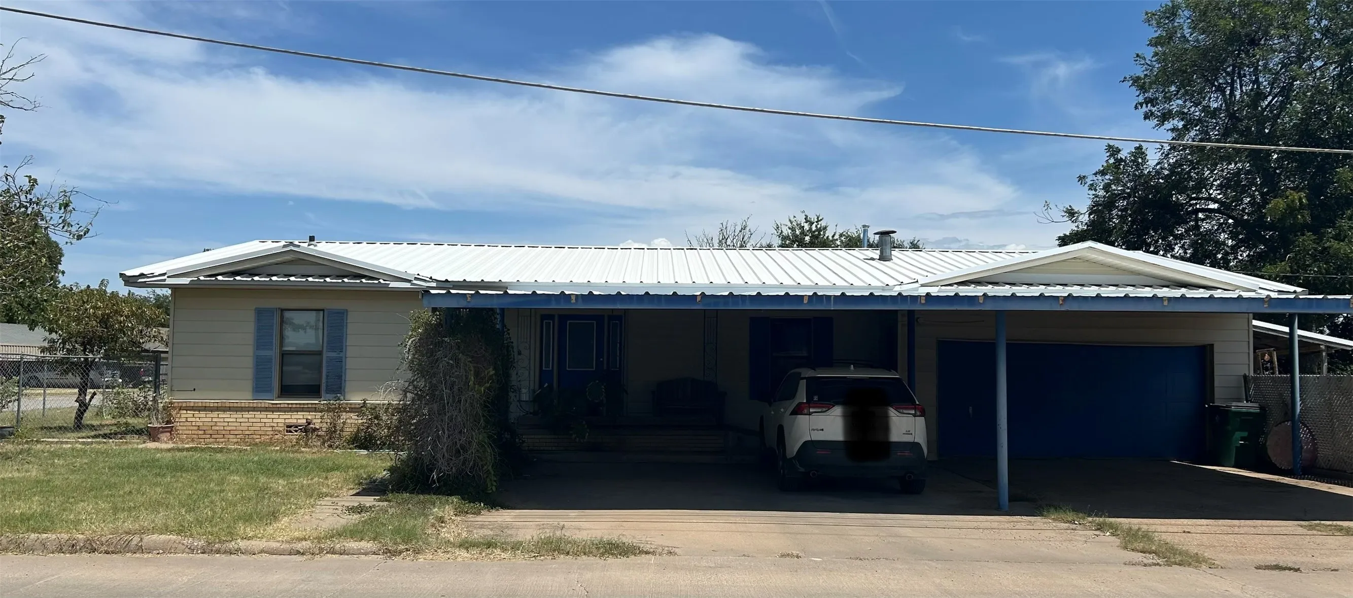 Single Family Residence For Sale in Young County , 106 N Ave. O, Olney, Texas 76374, 3 Bedroom, 2 Bathroom, 1 Garage spaces, 1,550 Sqft, built in 1958, mls#21366616, Real Estate Agent in Olney, Homes For Sale in Young county, Homes For Sale in Olney, Realtor in Olney Texas, Real Estate Brokerage Independent Realty Texas, Luminita Cordes Realtor