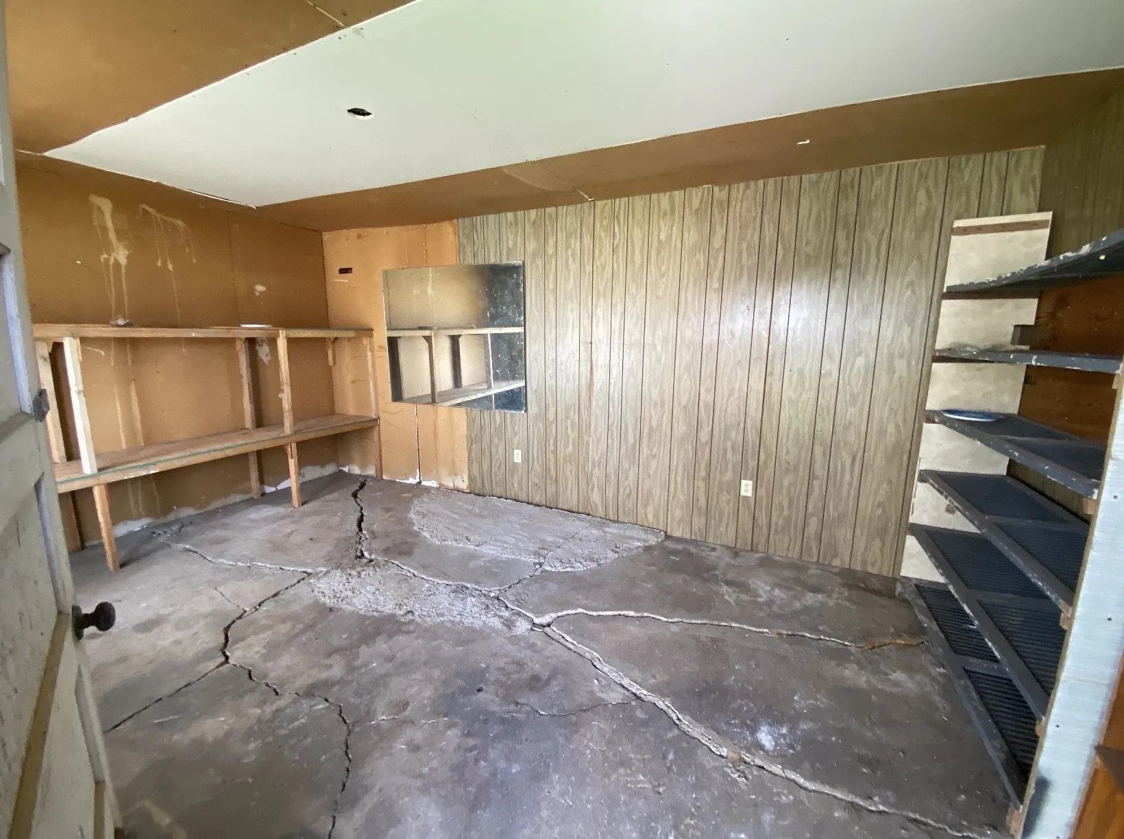 Single Family Residence For Sale in Young County , 106 N Ave. O, Olney, Texas 76374, 3 Bedroom, 2 Bathroom, 1 Garage spaces, 1,550 Sqft, built in 1958, mls#21366616, Real Estate Agent in Olney, Homes For Sale in Young county, Homes For Sale in Olney, Realtor in Olney Texas, Real Estate Brokerage Independent Realty Texas, Luminita Cordes Realtor