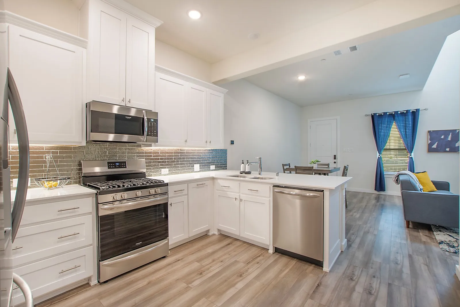 Townhouse For Rent in Tarrant County , 6429 Northern Dancer Drive, North Richland Hills, Texas 76180, 2 Bedroom, 3 Bathroom, 2 Garage spaces, 1,514 Sqft, built in 2021, mls#21366617, Real Estate Agent in North Richland Hills, Homes For Rent in Tarrant county, Homes For Rent in North Richland Hills, Realtor in North Richland Hills Texas, Real Estate Brokerage Independent Realty Texas, Luminita Cordes Realtor