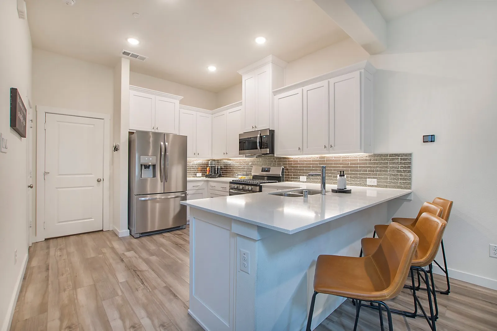 Townhouse For Rent in Tarrant County , 6429 Northern Dancer Drive, North Richland Hills, Texas 76180, 2 Bedroom, 3 Bathroom, 2 Garage spaces, 1,514 Sqft, built in 2021, mls#21366617, Real Estate Agent in North Richland Hills, Homes For Rent in Tarrant county, Homes For Rent in North Richland Hills, Realtor in North Richland Hills Texas, Real Estate Brokerage Independent Realty Texas, Luminita Cordes Realtor