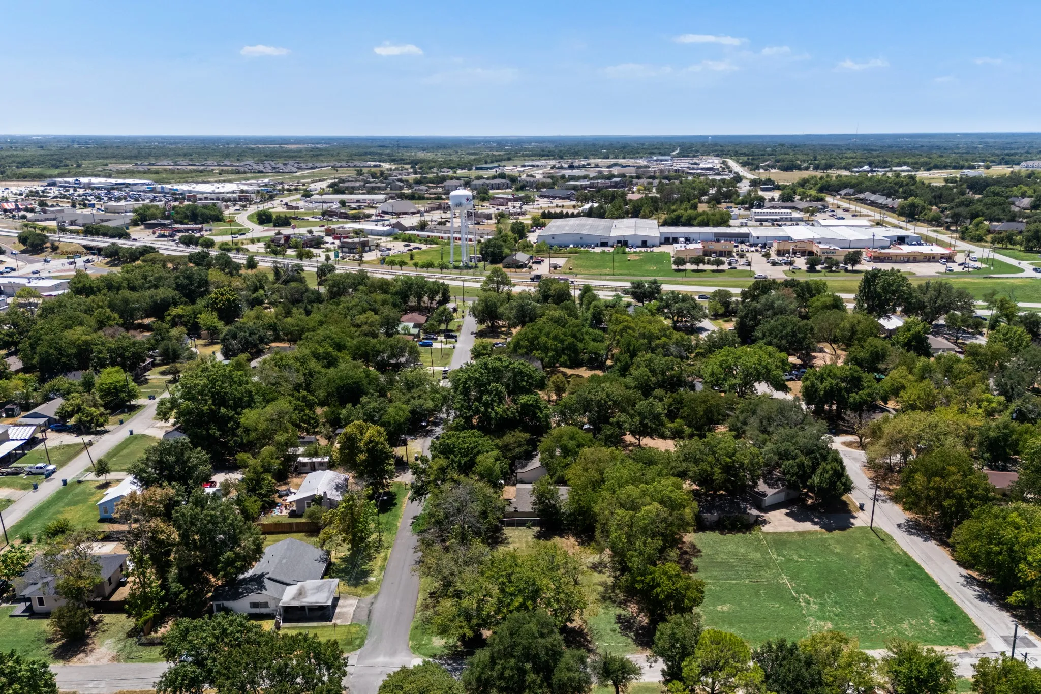 Spacious parcel with a grassy expanse and mature trees