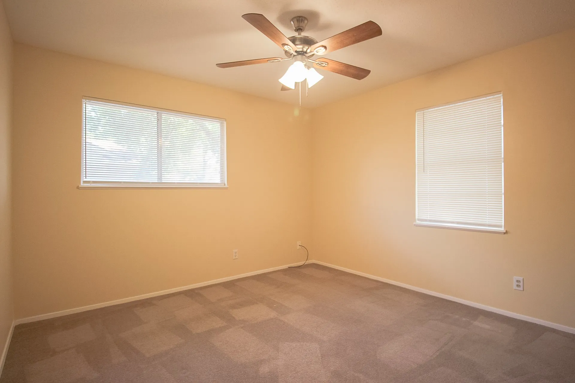Single Family Residence For Sale in Mc Lennan County , 2312 Hanover, Waco, Texas 76710, 3 Bedroom, 2 Bathroom, 2 Garage spaces, 1,396 Sqft, built in 1963, mls#21366597, Real Estate Agent in Waco, Homes For Sale in Mc Lennan county, Homes For Sale in Waco, Realtor in Waco Texas, Real Estate Brokerage Independent Realty Texas, Luminita Cordes Realtor