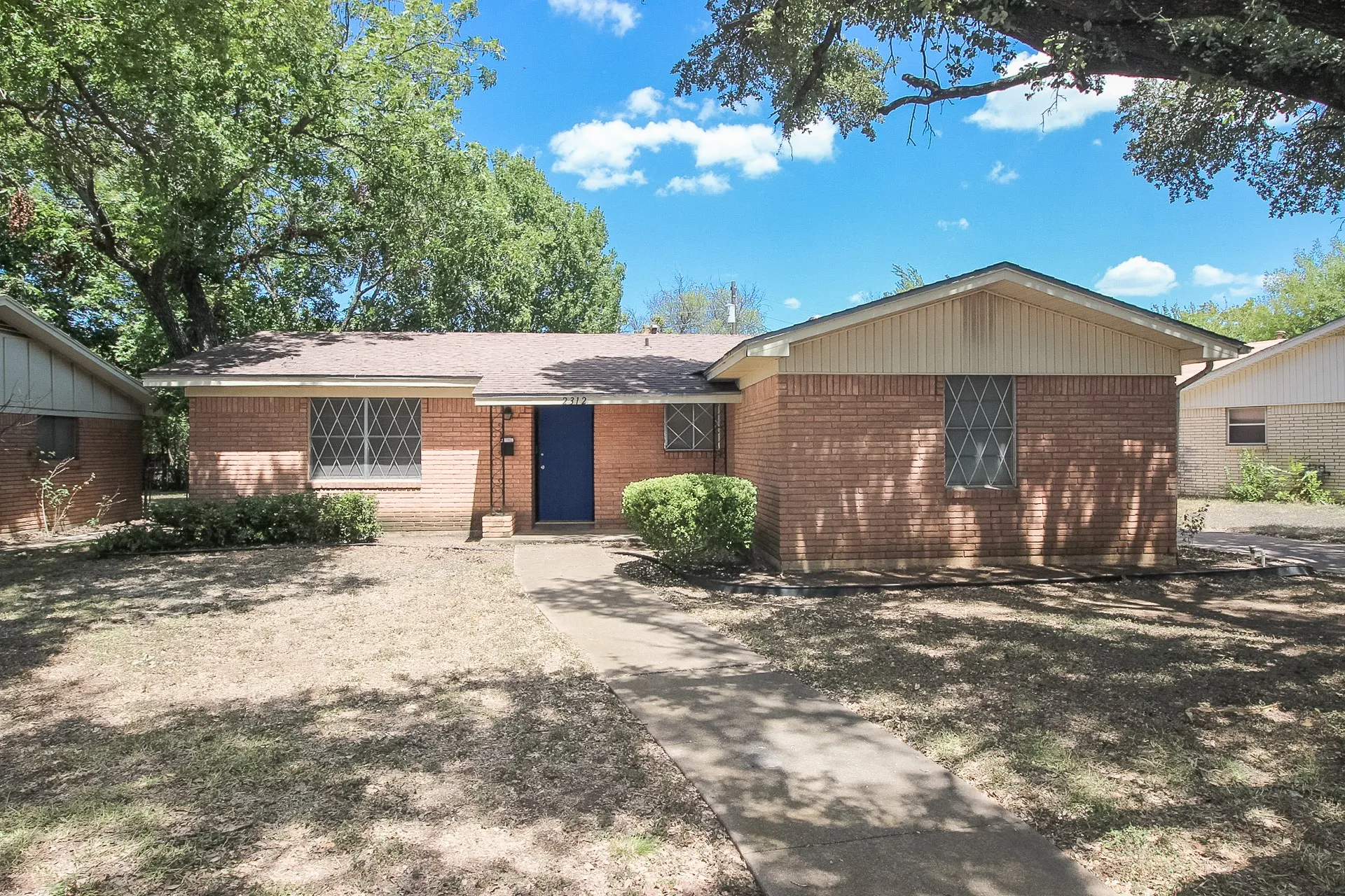 Single Family Residence For Sale in Mc Lennan County , 2312 Hanover, Waco, Texas 76710, 3 Bedroom, 2 Bathroom, 2 Garage spaces, 1,396 Sqft, built in 1963, mls#21366597, Real Estate Agent in Waco, Homes For Sale in Mc Lennan county, Homes For Sale in Waco, Realtor in Waco Texas, Real Estate Brokerage Independent Realty Texas, Luminita Cordes Realtor