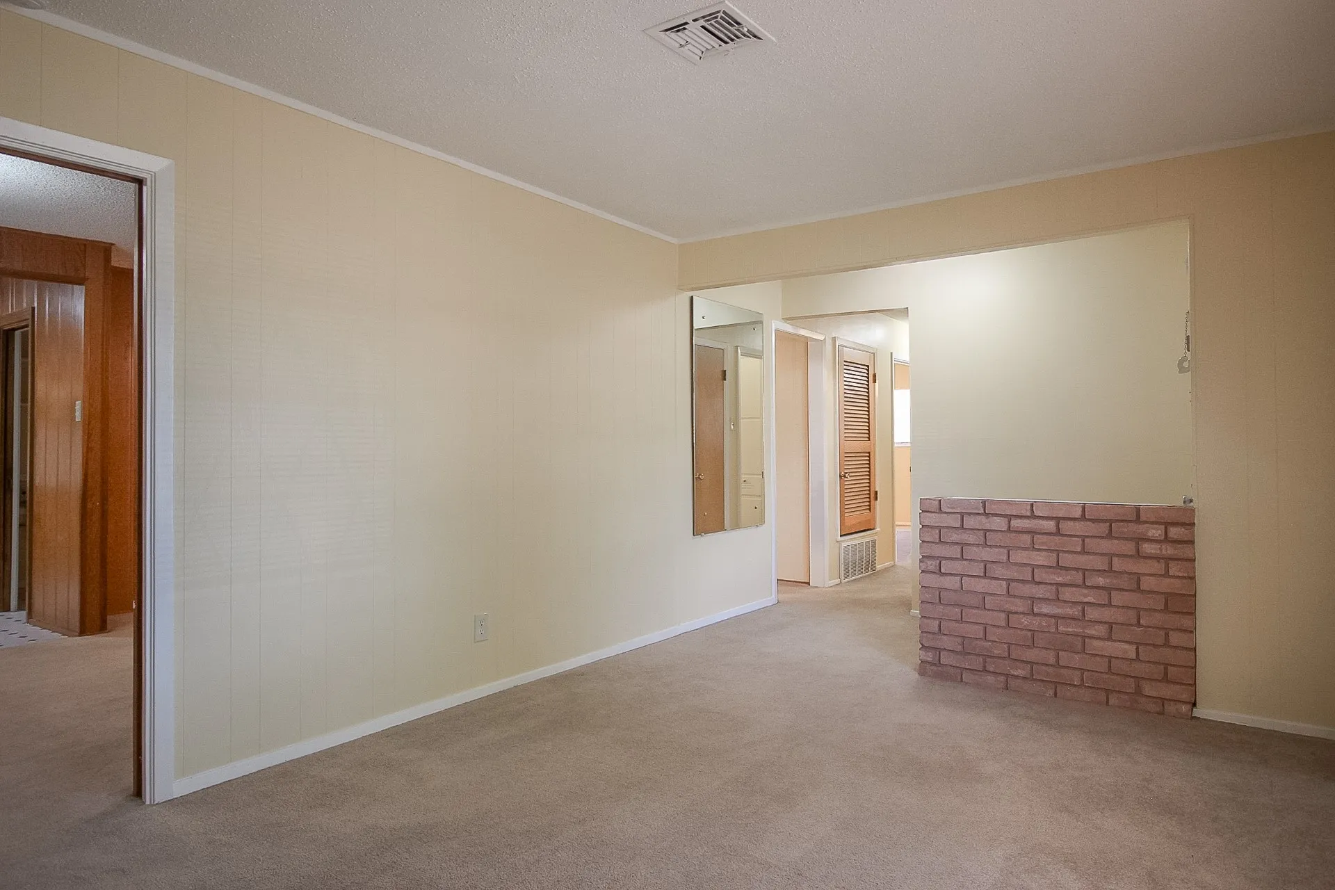 Single Family Residence For Sale in Mc Lennan County , 2312 Hanover, Waco, Texas 76710, 3 Bedroom, 2 Bathroom, 2 Garage spaces, 1,396 Sqft, built in 1963, mls#21366597, Real Estate Agent in Waco, Homes For Sale in Mc Lennan county, Homes For Sale in Waco, Realtor in Waco Texas, Real Estate Brokerage Independent Realty Texas, Luminita Cordes Realtor