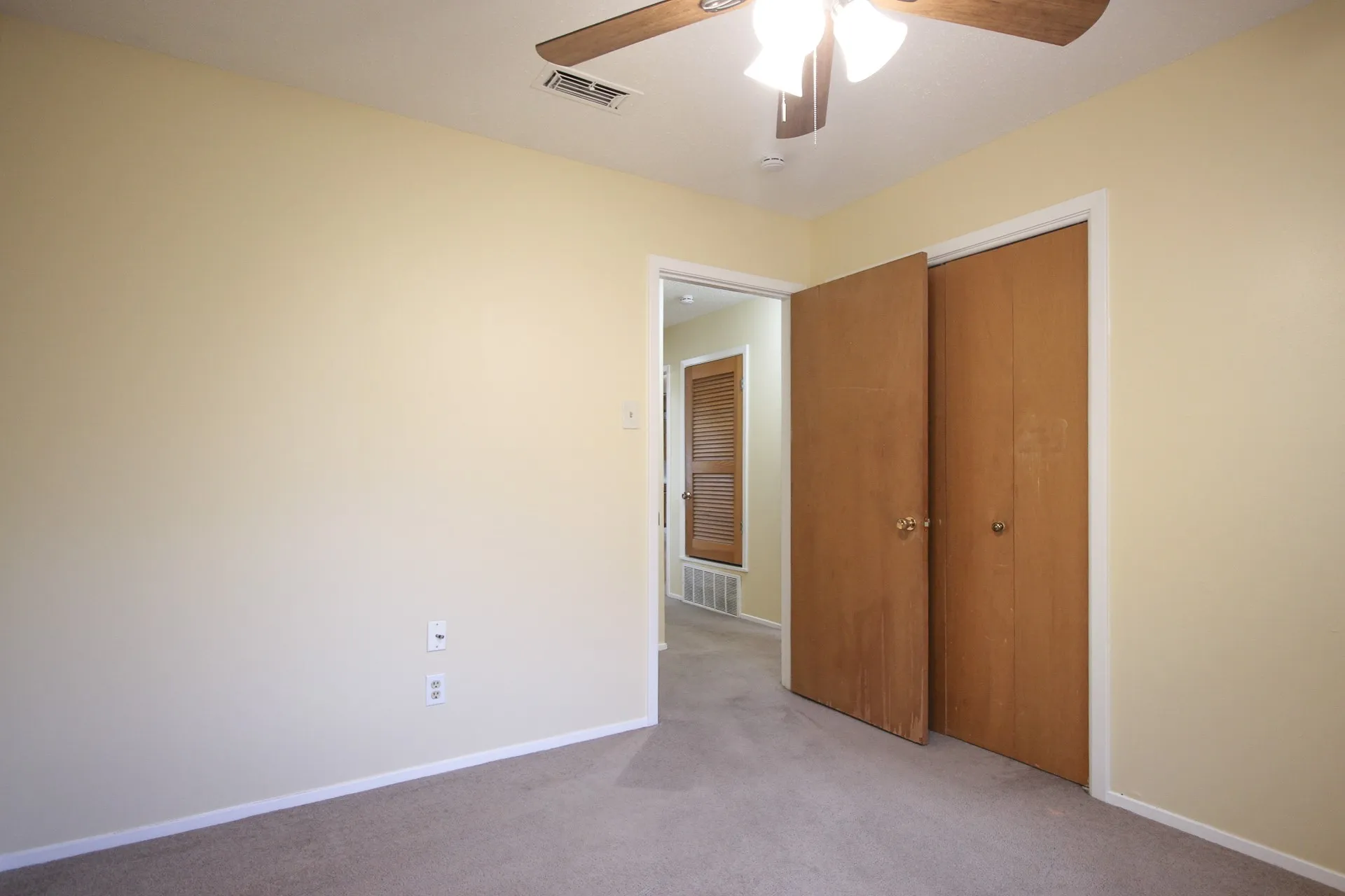 Single Family Residence For Sale in Mc Lennan County , 2312 Hanover, Waco, Texas 76710, 3 Bedroom, 2 Bathroom, 2 Garage spaces, 1,396 Sqft, built in 1963, mls#21366597, Real Estate Agent in Waco, Homes For Sale in Mc Lennan county, Homes For Sale in Waco, Realtor in Waco Texas, Real Estate Brokerage Independent Realty Texas, Luminita Cordes Realtor