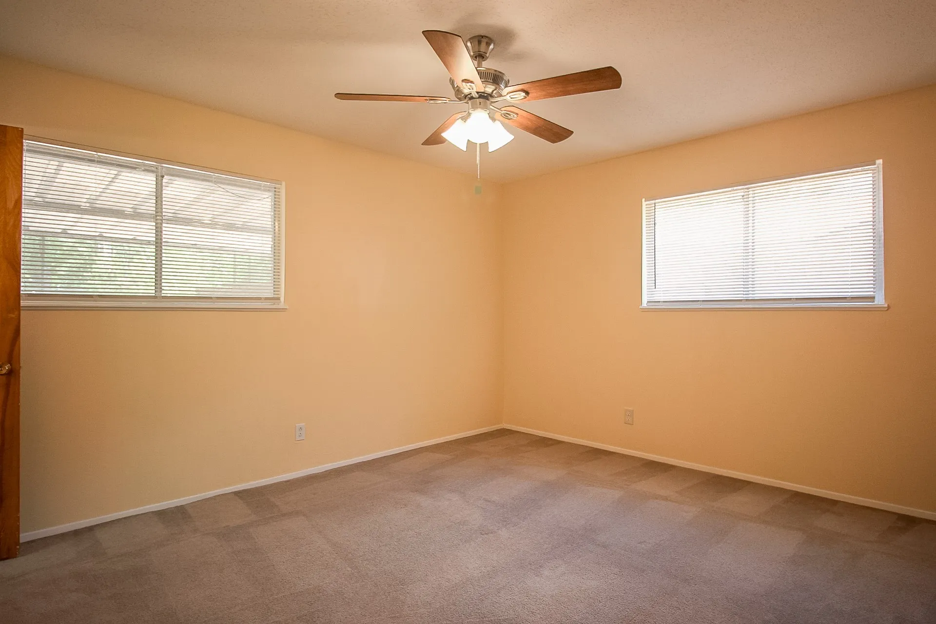 Single Family Residence For Sale in Mc Lennan County , 2312 Hanover, Waco, Texas 76710, 3 Bedroom, 2 Bathroom, 2 Garage spaces, 1,396 Sqft, built in 1963, mls#21366597, Real Estate Agent in Waco, Homes For Sale in Mc Lennan county, Homes For Sale in Waco, Realtor in Waco Texas, Real Estate Brokerage Independent Realty Texas, Luminita Cordes Realtor