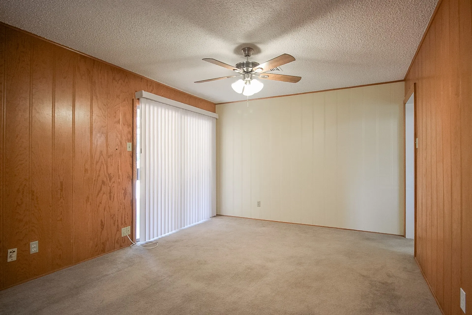 Single Family Residence For Sale in Mc Lennan County , 2312 Hanover, Waco, Texas 76710, 3 Bedroom, 2 Bathroom, 2 Garage spaces, 1,396 Sqft, built in 1963, mls#21366597, Real Estate Agent in Waco, Homes For Sale in Mc Lennan county, Homes For Sale in Waco, Realtor in Waco Texas, Real Estate Brokerage Independent Realty Texas, Luminita Cordes Realtor