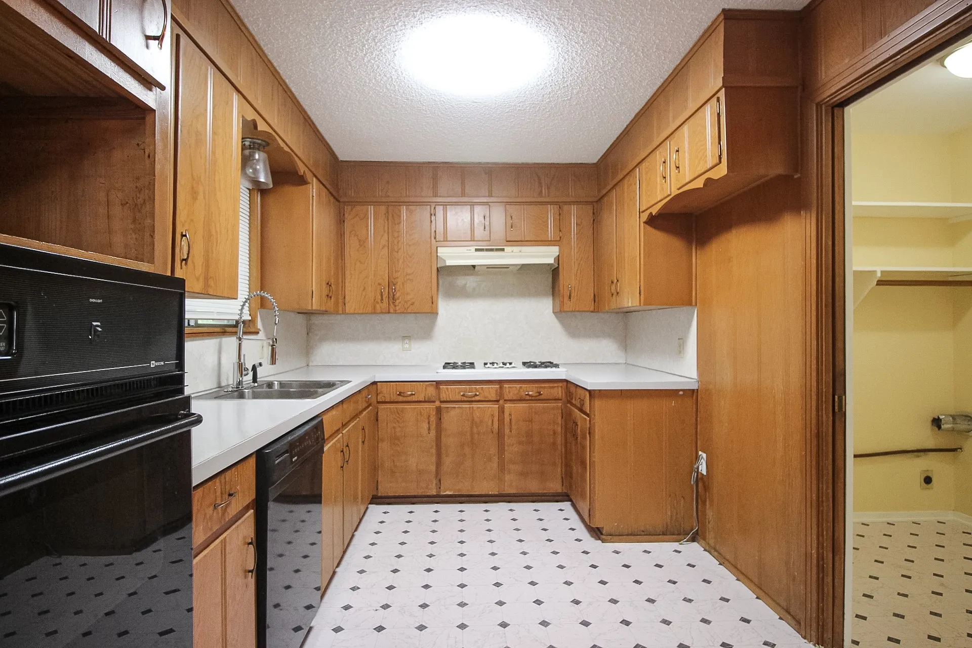 Single Family Residence For Sale in Mc Lennan County , 2312 Hanover, Waco, Texas 76710, 3 Bedroom, 2 Bathroom, 2 Garage spaces, 1,396 Sqft, built in 1963, mls#21366597, Real Estate Agent in Waco, Homes For Sale in Mc Lennan county, Homes For Sale in Waco, Realtor in Waco Texas, Real Estate Brokerage Independent Realty Texas, Luminita Cordes Realtor