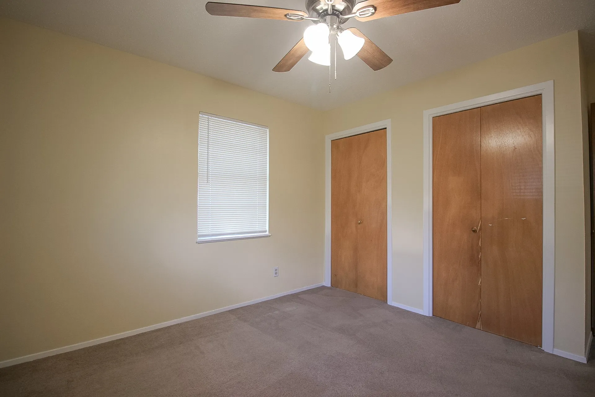 Single Family Residence For Sale in Mc Lennan County , 2312 Hanover, Waco, Texas 76710, 3 Bedroom, 2 Bathroom, 2 Garage spaces, 1,396 Sqft, built in 1963, mls#21366597, Real Estate Agent in Waco, Homes For Sale in Mc Lennan county, Homes For Sale in Waco, Realtor in Waco Texas, Real Estate Brokerage Independent Realty Texas, Luminita Cordes Realtor