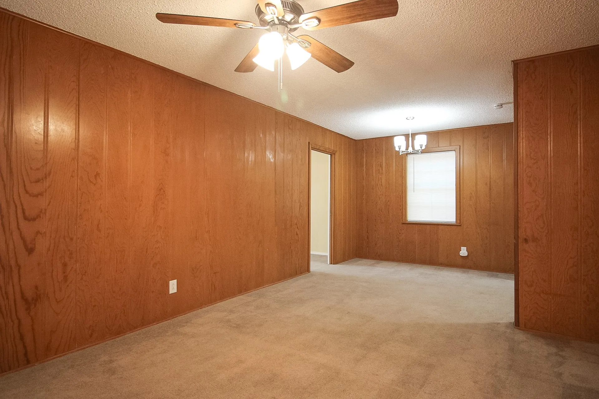 Single Family Residence For Sale in Mc Lennan County , 2312 Hanover, Waco, Texas 76710, 3 Bedroom, 2 Bathroom, 2 Garage spaces, 1,396 Sqft, built in 1963, mls#21366597, Real Estate Agent in Waco, Homes For Sale in Mc Lennan county, Homes For Sale in Waco, Realtor in Waco Texas, Real Estate Brokerage Independent Realty Texas, Luminita Cordes Realtor