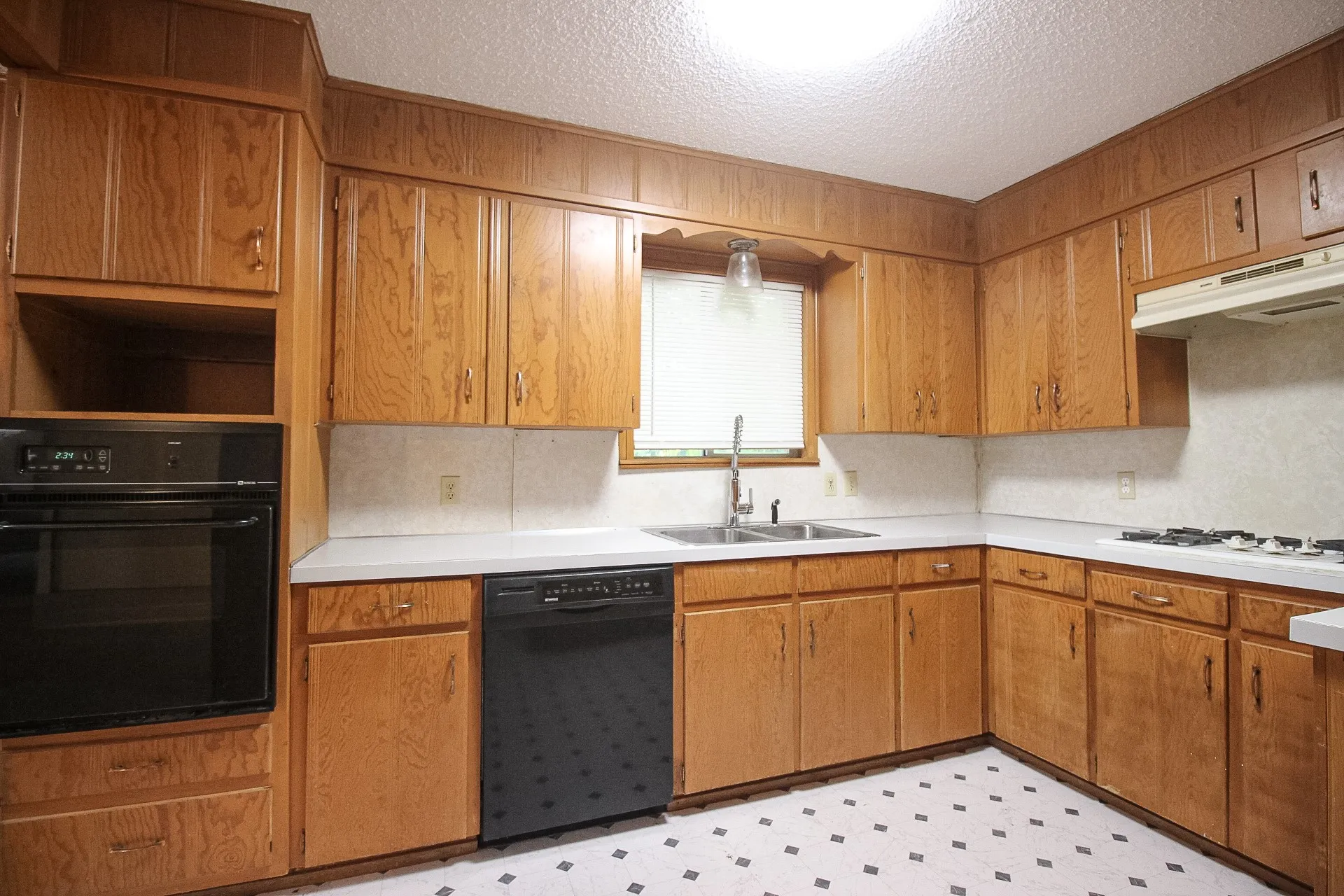 Single Family Residence For Sale in Mc Lennan County , 2312 Hanover, Waco, Texas 76710, 3 Bedroom, 2 Bathroom, 2 Garage spaces, 1,396 Sqft, built in 1963, mls#21366597, Real Estate Agent in Waco, Homes For Sale in Mc Lennan county, Homes For Sale in Waco, Realtor in Waco Texas, Real Estate Brokerage Independent Realty Texas, Luminita Cordes Realtor