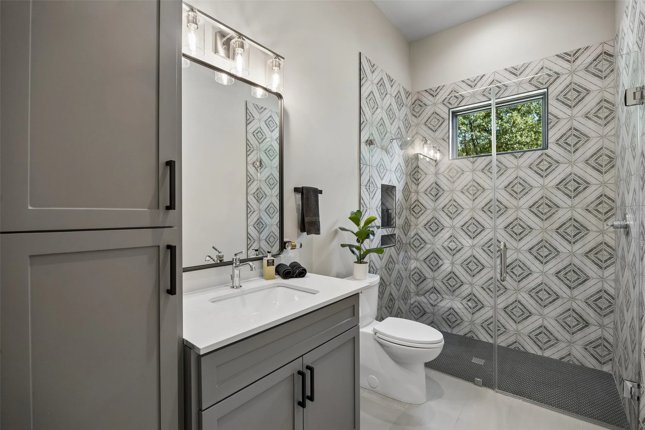 Single Family Residence For Sale in Denton County , 901 Hat Creek Court, Bartonville, Texas 76226, 5 Bedroom, 6 Bathroom, 5 Garage spaces, 6,839 Sqft, built in 2023, mls#21365152, Real Estate Agent in Bartonville, Homes For Sale in Denton county, Homes For Sale in Bartonville, Realtor in Bartonville Texas, Real Estate Brokerage Independent Realty Texas, Luminita Cordes Realtor