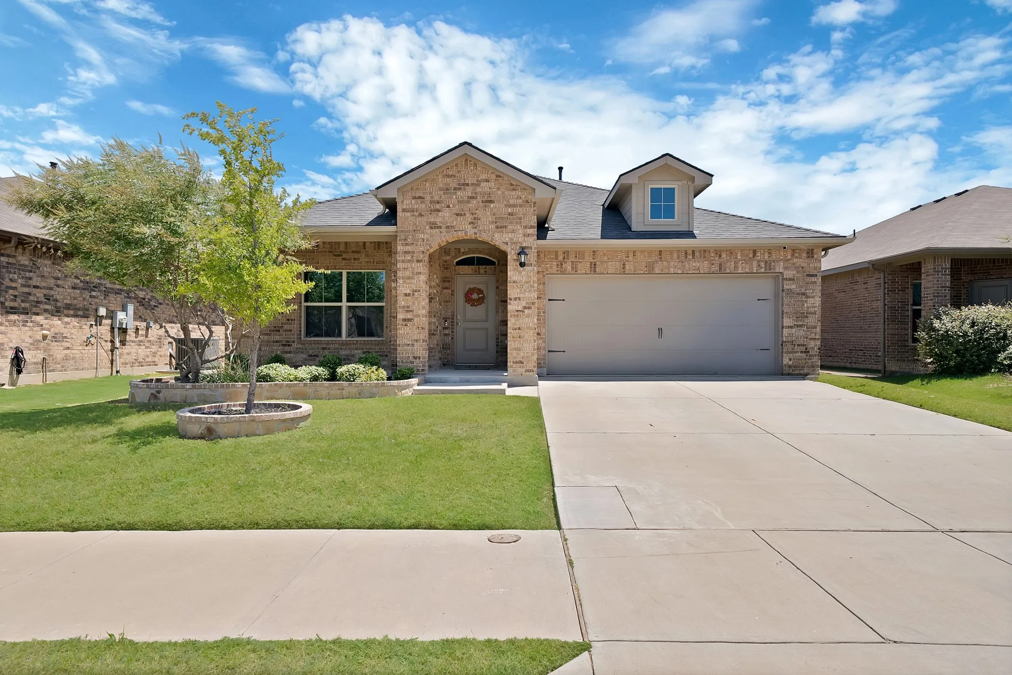 Single Family Residence For Sale in Tarrant County , 8328 Wildwest Drive, Fort Worth, Texas 76131, 4 Bedroom, 2 Bathroom, 2 Garage spaces, 1,691 Sqft, built in 2022, mls#21365910, Real Estate Agent in Fort Worth, Homes For Sale in Tarrant county, Homes For Sale in Fort Worth, Realtor in Fort Worth Texas, Real Estate Brokerage Independent Realty Texas, Luminita Cordes Realtor