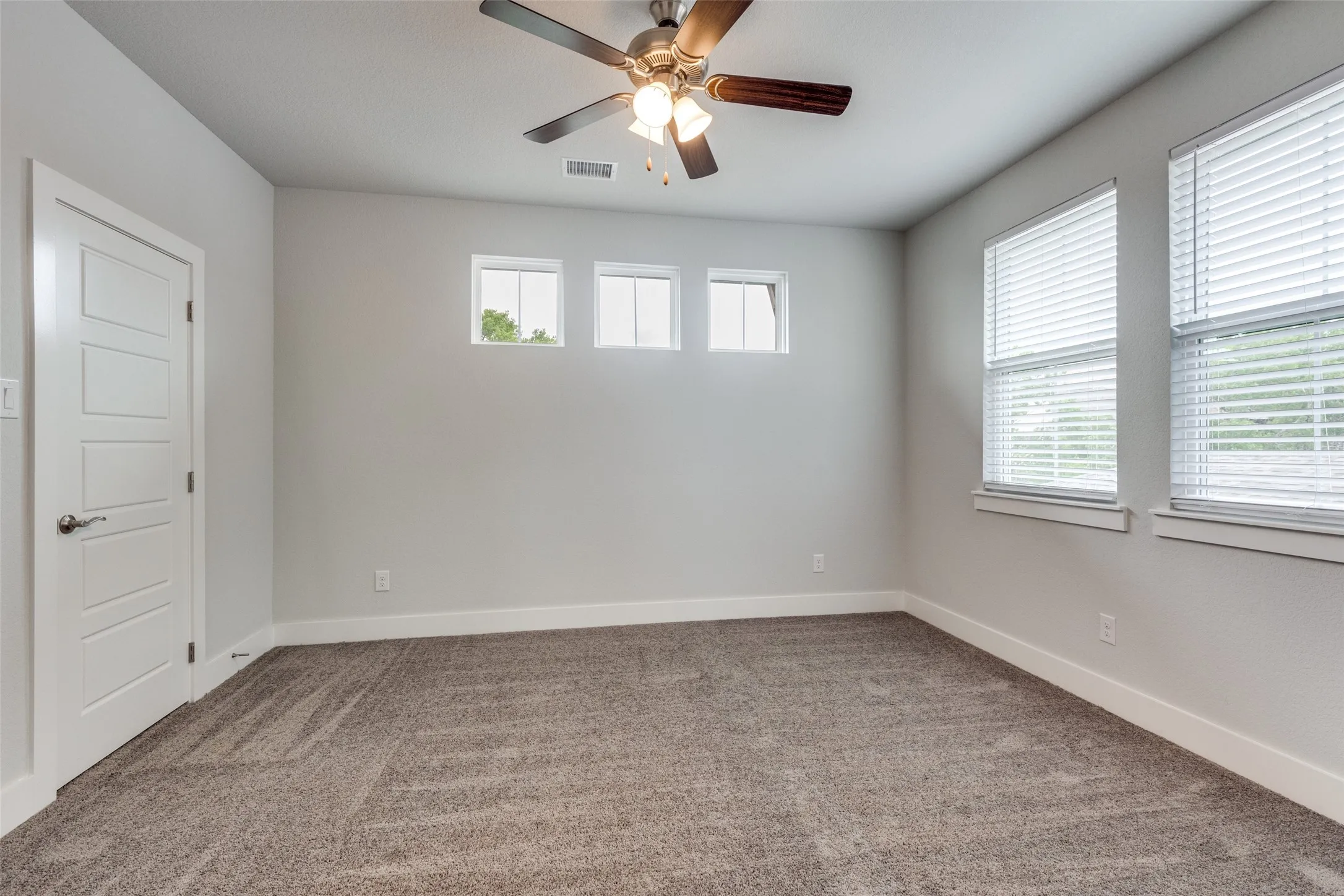 Townhouse For Rent in Tarrant County , 9521 Thorncrown Lane, Fort Worth, Texas 76179, 3 Bedroom, 3 Bathroom, 2 Garage spaces, 1,999 Sqft, built in 2023, mls#21360213, Real Estate Agent in Fort Worth, Homes For Rent in Tarrant county, Homes For Rent in Fort Worth, Realtor in Fort Worth Texas, Real Estate Brokerage Independent Realty Texas, Luminita Cordes Realtor