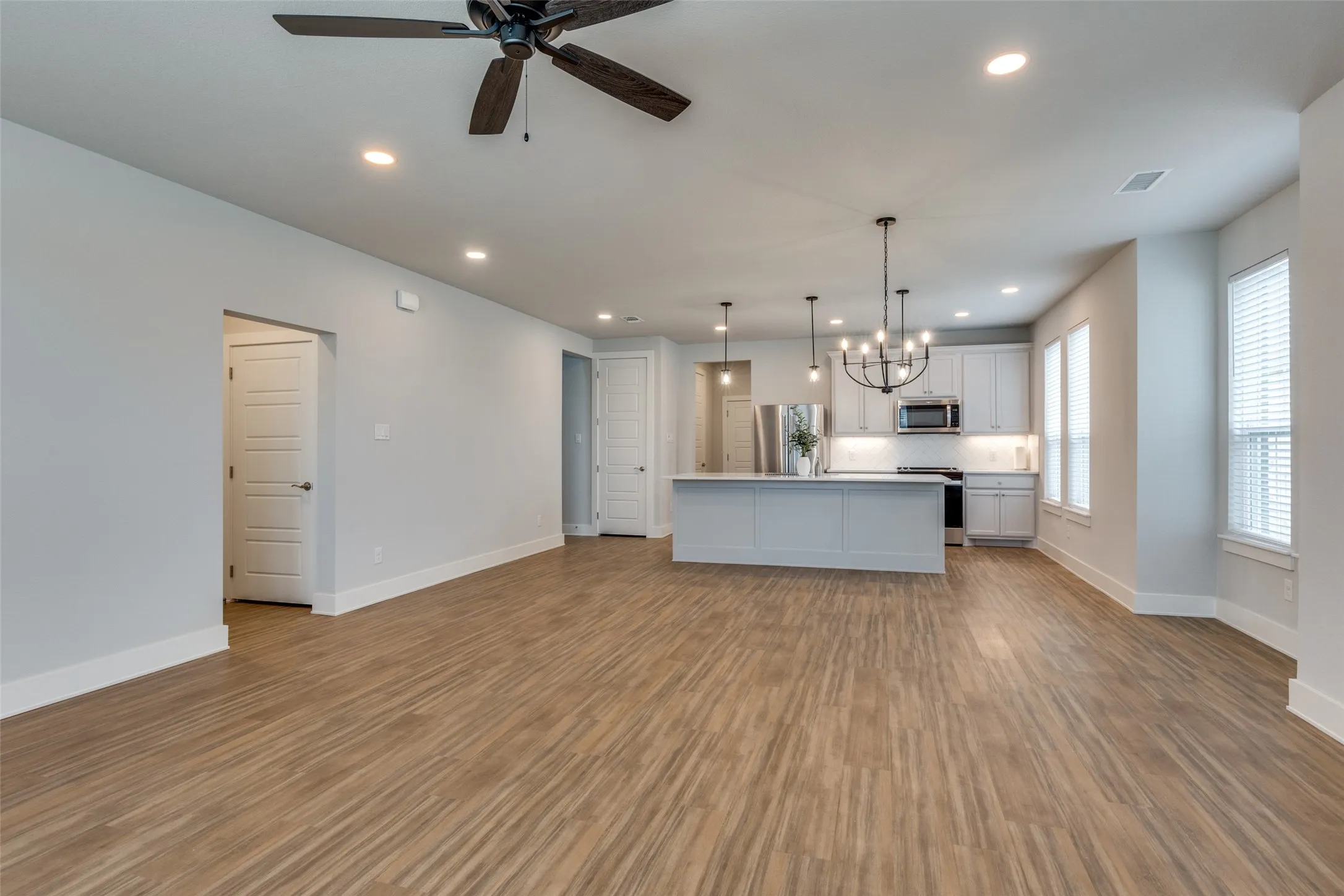 Townhouse For Rent in Tarrant County , 9521 Thorncrown Lane, Fort Worth, Texas 76179, 3 Bedroom, 3 Bathroom, 2 Garage spaces, 1,999 Sqft, built in 2023, mls#21360213, Real Estate Agent in Fort Worth, Homes For Rent in Tarrant county, Homes For Rent in Fort Worth, Realtor in Fort Worth Texas, Real Estate Brokerage Independent Realty Texas, Luminita Cordes Realtor