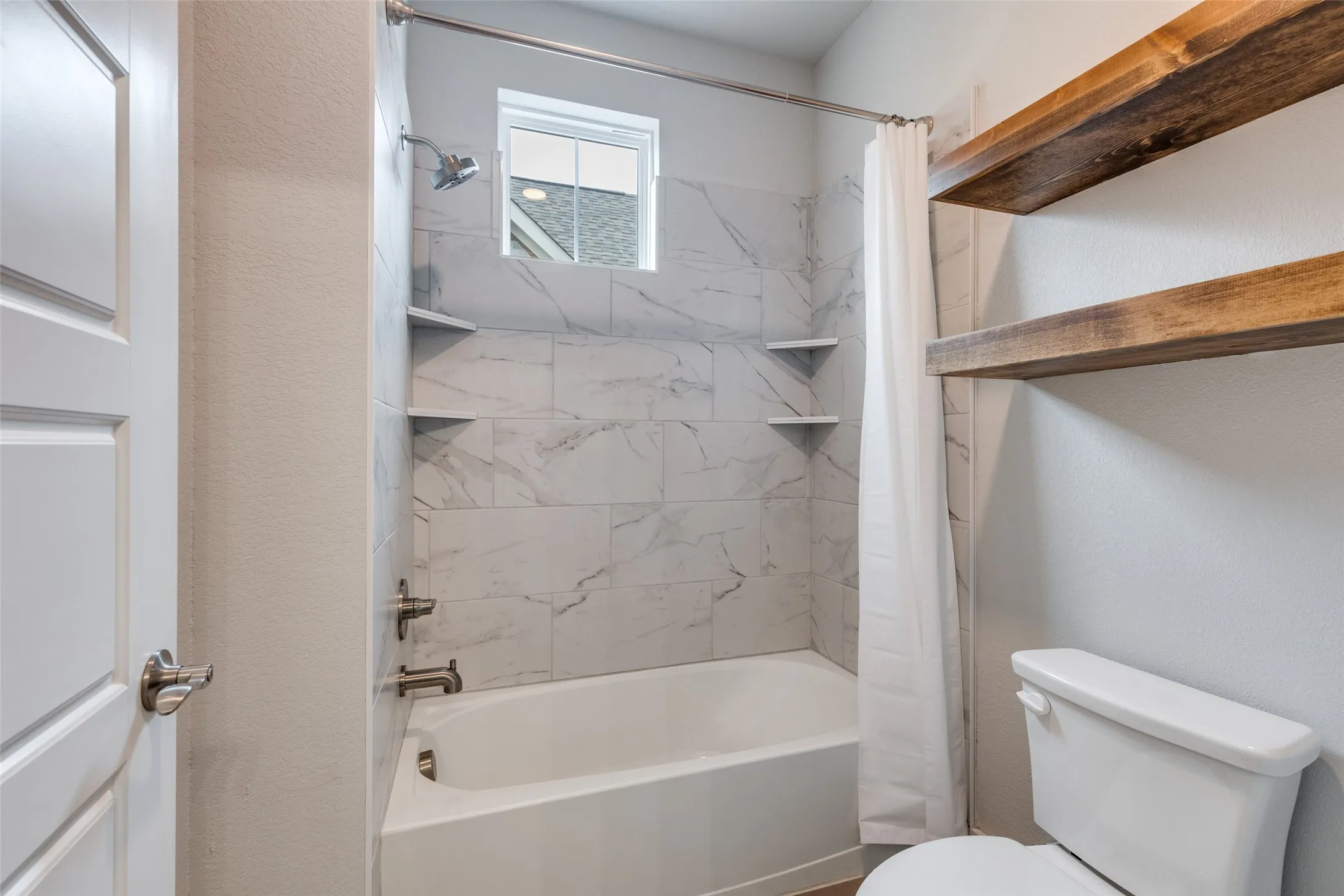 Townhouse For Rent in Tarrant County , 9521 Thorncrown Lane, Fort Worth, Texas 76179, 3 Bedroom, 3 Bathroom, 2 Garage spaces, 1,999 Sqft, built in 2023, mls#21360213, Real Estate Agent in Fort Worth, Homes For Rent in Tarrant county, Homes For Rent in Fort Worth, Realtor in Fort Worth Texas, Real Estate Brokerage Independent Realty Texas, Luminita Cordes Realtor