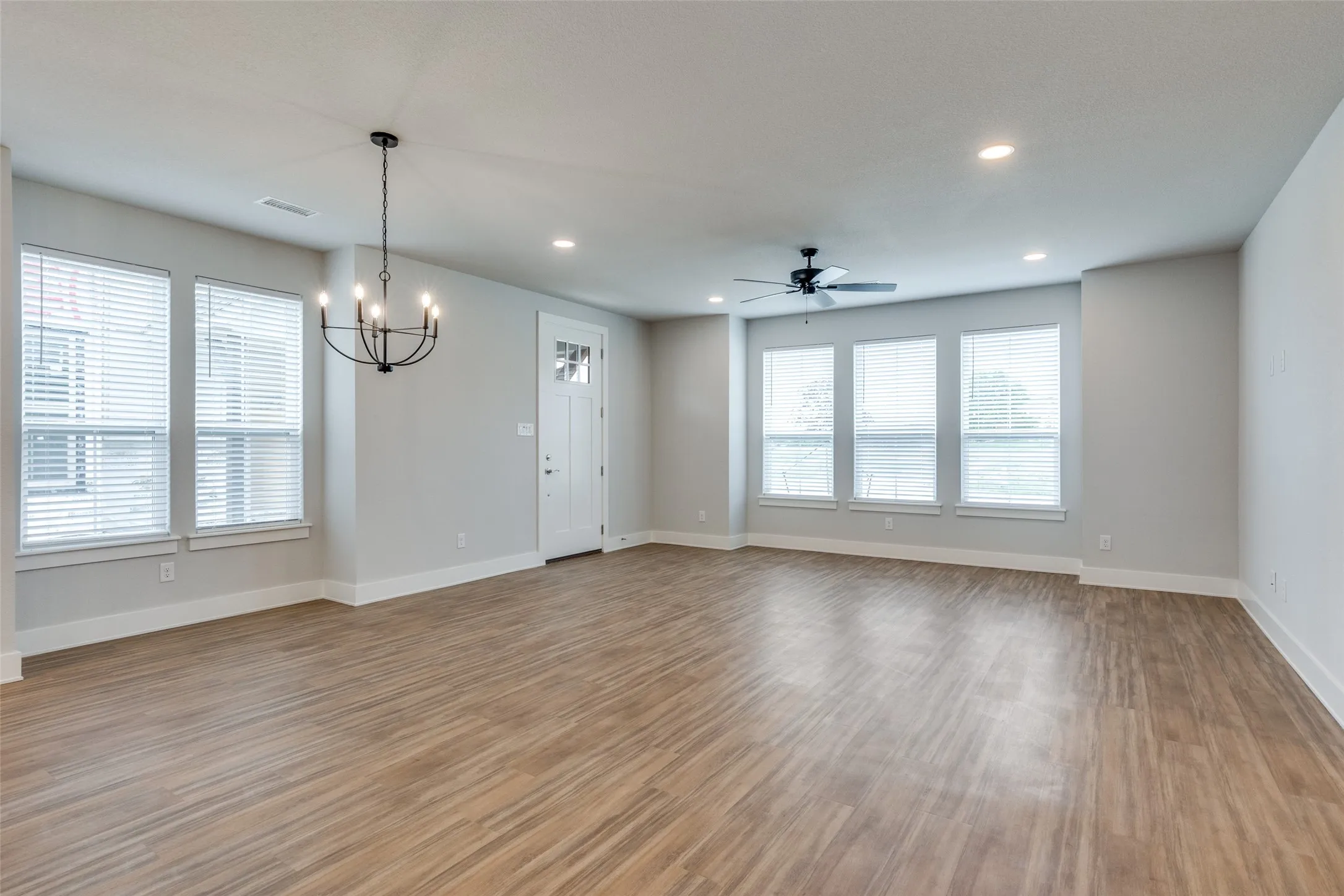 Townhouse For Rent in Tarrant County , 9521 Thorncrown Lane, Fort Worth, Texas 76179, 3 Bedroom, 3 Bathroom, 2 Garage spaces, 1,999 Sqft, built in 2023, mls#21360213, Real Estate Agent in Fort Worth, Homes For Rent in Tarrant county, Homes For Rent in Fort Worth, Realtor in Fort Worth Texas, Real Estate Brokerage Independent Realty Texas, Luminita Cordes Realtor