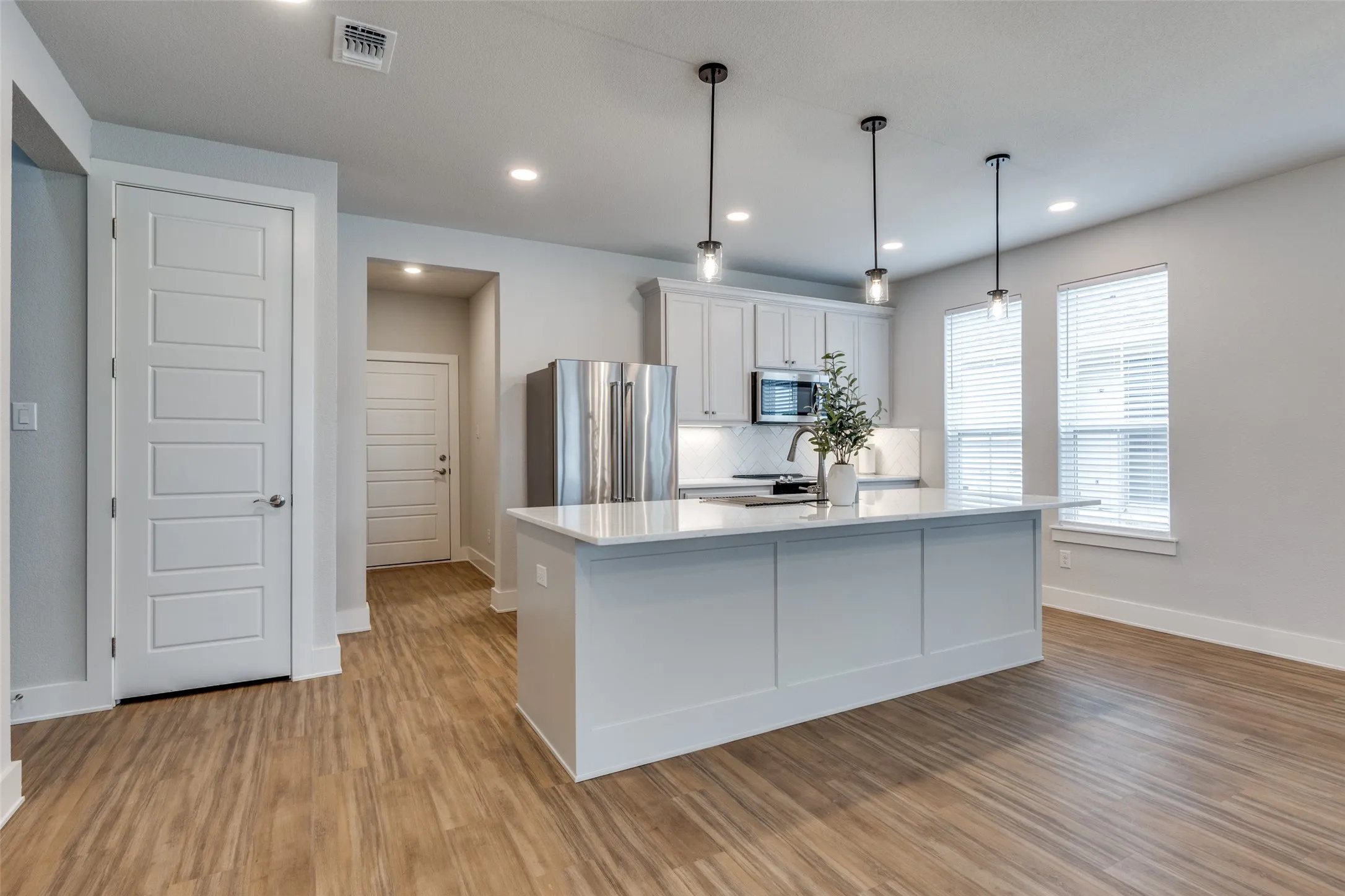 Townhouse For Rent in Tarrant County , 9521 Thorncrown Lane, Fort Worth, Texas 76179, 3 Bedroom, 3 Bathroom, 2 Garage spaces, 1,999 Sqft, built in 2023, mls#21360213, Real Estate Agent in Fort Worth, Homes For Rent in Tarrant county, Homes For Rent in Fort Worth, Realtor in Fort Worth Texas, Real Estate Brokerage Independent Realty Texas, Luminita Cordes Realtor