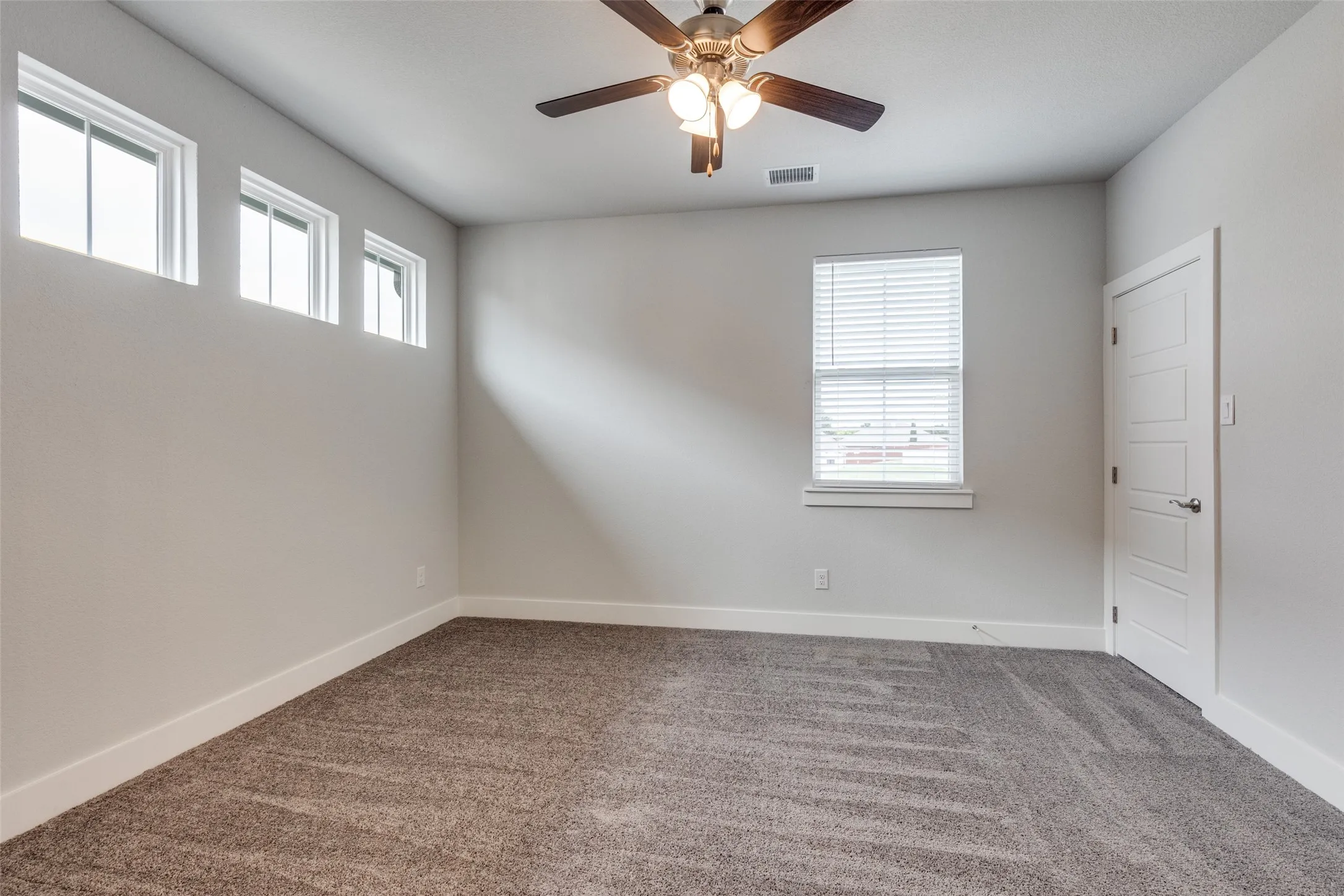 Townhouse For Rent in Tarrant County , 9521 Thorncrown Lane, Fort Worth, Texas 76179, 3 Bedroom, 3 Bathroom, 2 Garage spaces, 1,999 Sqft, built in 2023, mls#21360213, Real Estate Agent in Fort Worth, Homes For Rent in Tarrant county, Homes For Rent in Fort Worth, Realtor in Fort Worth Texas, Real Estate Brokerage Independent Realty Texas, Luminita Cordes Realtor