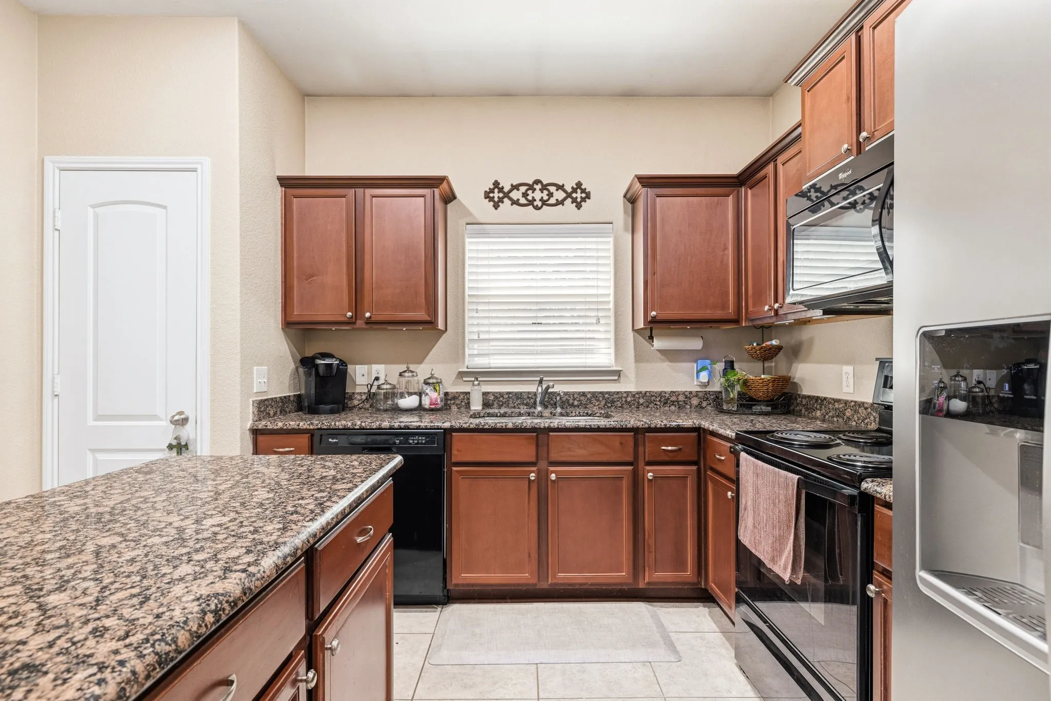 Single Family Residence For Sale in Collin County , 1853 Olive Lane, Anna, Texas 75409, 3 Bedroom, 2 Bathroom, 2 Garage spaces, 1,515 Sqft, built in 2015, mls#21365408, Real Estate Agent in Anna, Homes For Sale in Collin county, Homes For Sale in Anna, Realtor in Anna Texas, Real Estate Brokerage Independent Realty Texas, Luminita Cordes Realtor
