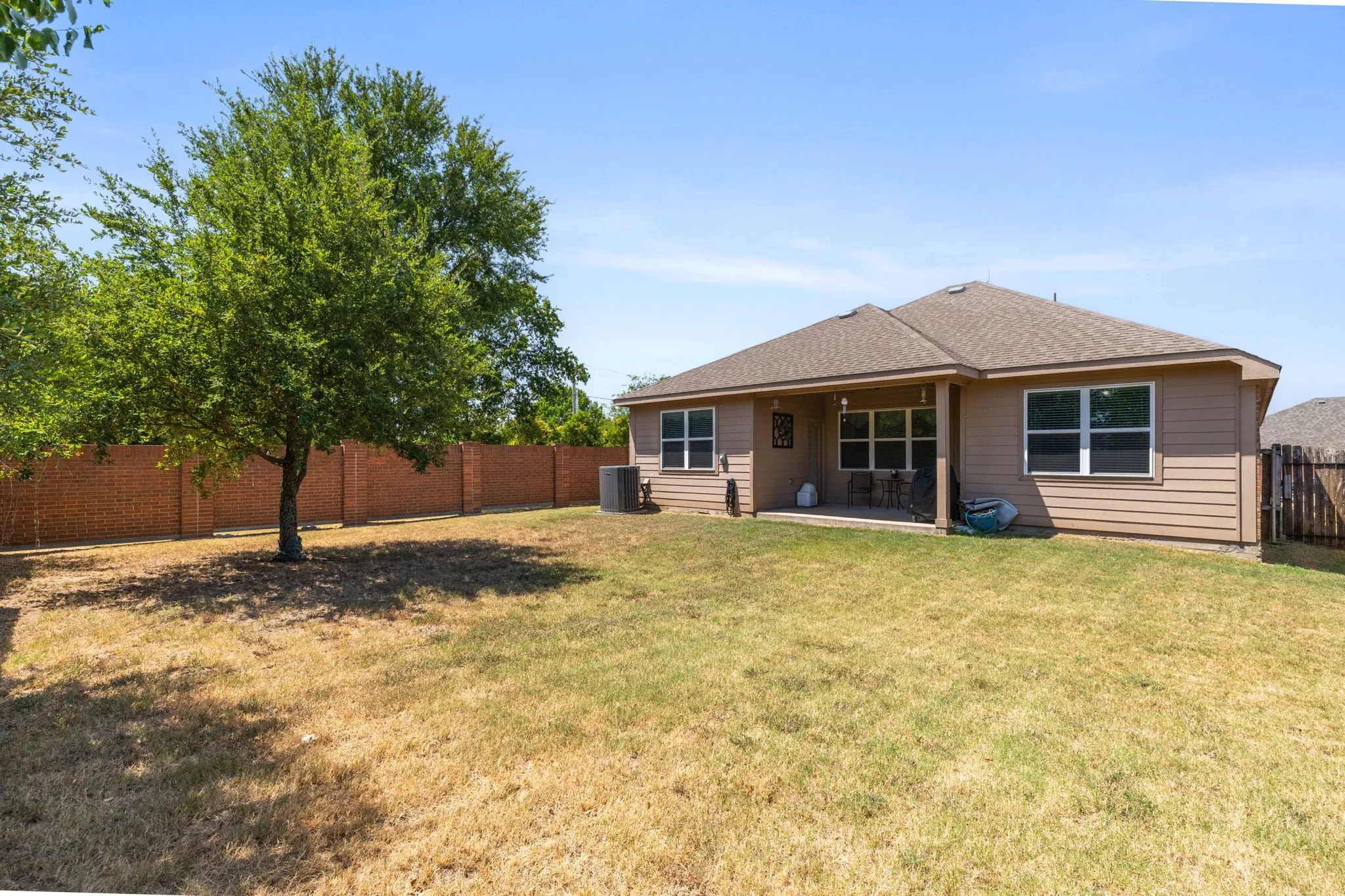 Single Family Residence For Sale in Collin County , 1853 Olive Lane, Anna, Texas 75409, 3 Bedroom, 2 Bathroom, 2 Garage spaces, 1,515 Sqft, built in 2015, mls#21365408, Real Estate Agent in Anna, Homes For Sale in Collin county, Homes For Sale in Anna, Realtor in Anna Texas, Real Estate Brokerage Independent Realty Texas, Luminita Cordes Realtor