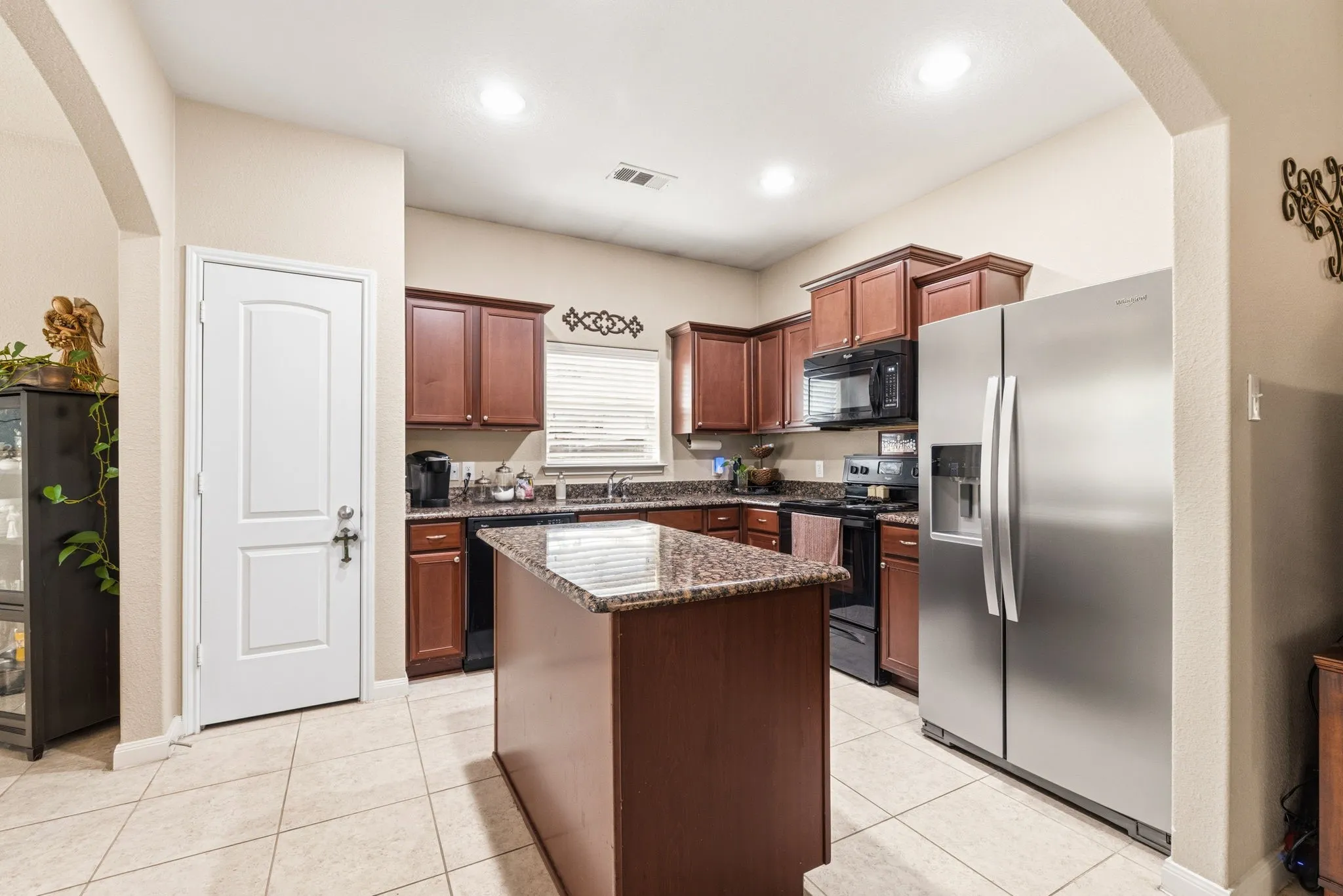 Single Family Residence For Sale in Collin County , 1853 Olive Lane, Anna, Texas 75409, 3 Bedroom, 2 Bathroom, 2 Garage spaces, 1,515 Sqft, built in 2015, mls#21365408, Real Estate Agent in Anna, Homes For Sale in Collin county, Homes For Sale in Anna, Realtor in Anna Texas, Real Estate Brokerage Independent Realty Texas, Luminita Cordes Realtor