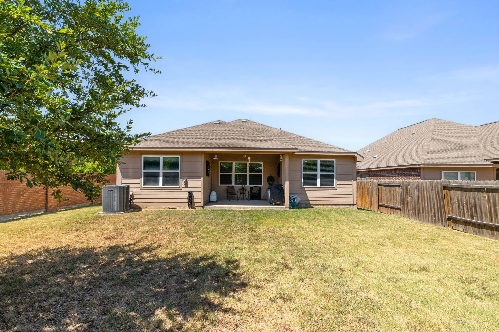 Single Family Residence For Sale in Collin County , 1853 Olive Lane, Anna, Texas 75409, 3 Bedroom, 2 Bathroom, 2 Garage spaces, 1,515 Sqft, built in 2015, mls#21365408, Real Estate Agent in Anna, Homes For Sale in Collin county, Homes For Sale in Anna, Realtor in Anna Texas, Real Estate Brokerage Independent Realty Texas, Luminita Cordes Realtor