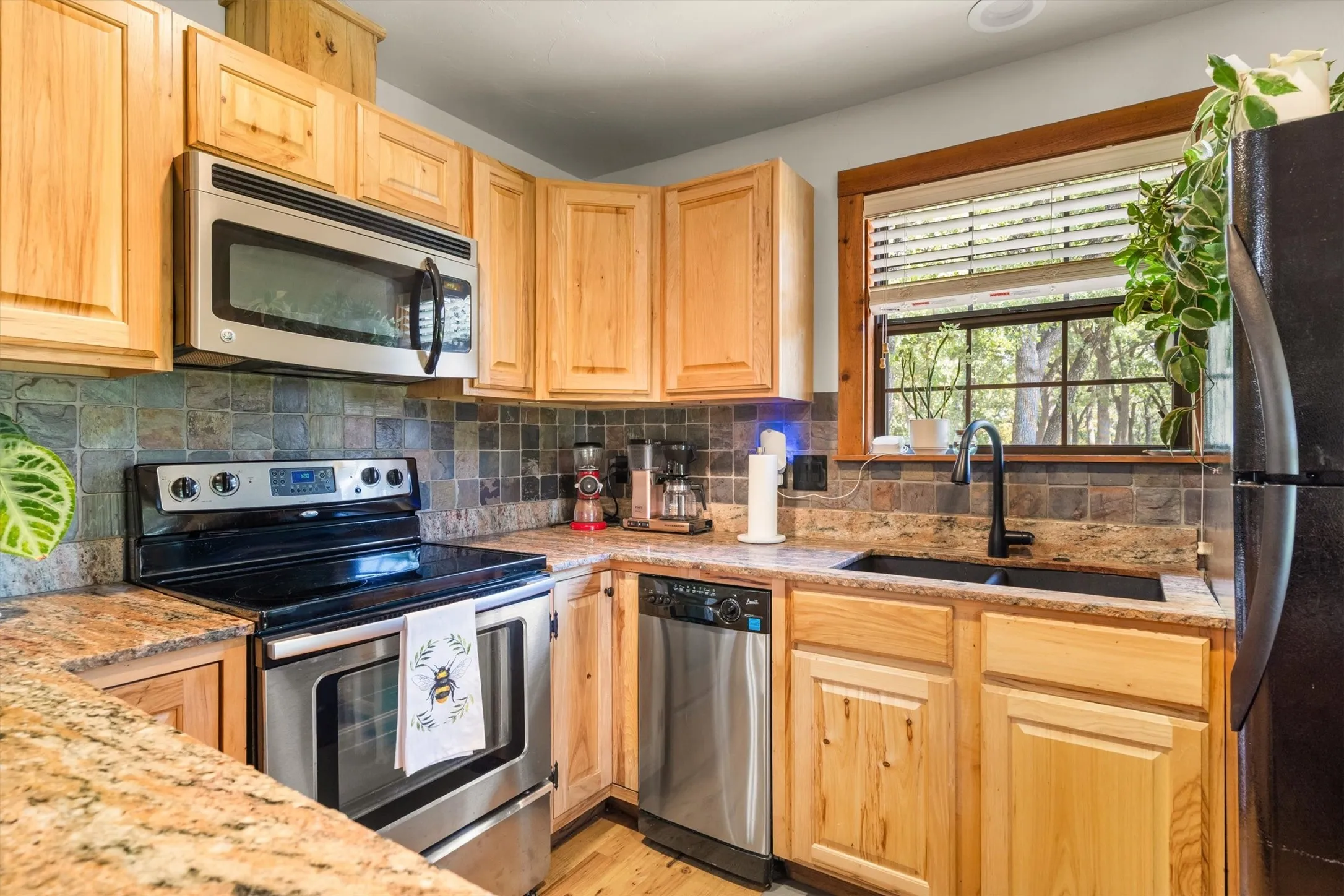 Single Family Residence For Sale in Denton County , 1011 Thornridge Court, Argyle, Texas 76226, 5 Bedroom, 5 Bathroom, 3 Garage spaces, 6,079 Sqft, built in 1964, mls#21342659, Real Estate Agent in Argyle, Homes For Sale in Denton county, Homes For Sale in Argyle, Realtor in Argyle Texas, Real Estate Brokerage Independent Realty Texas, Luminita Cordes Realtor