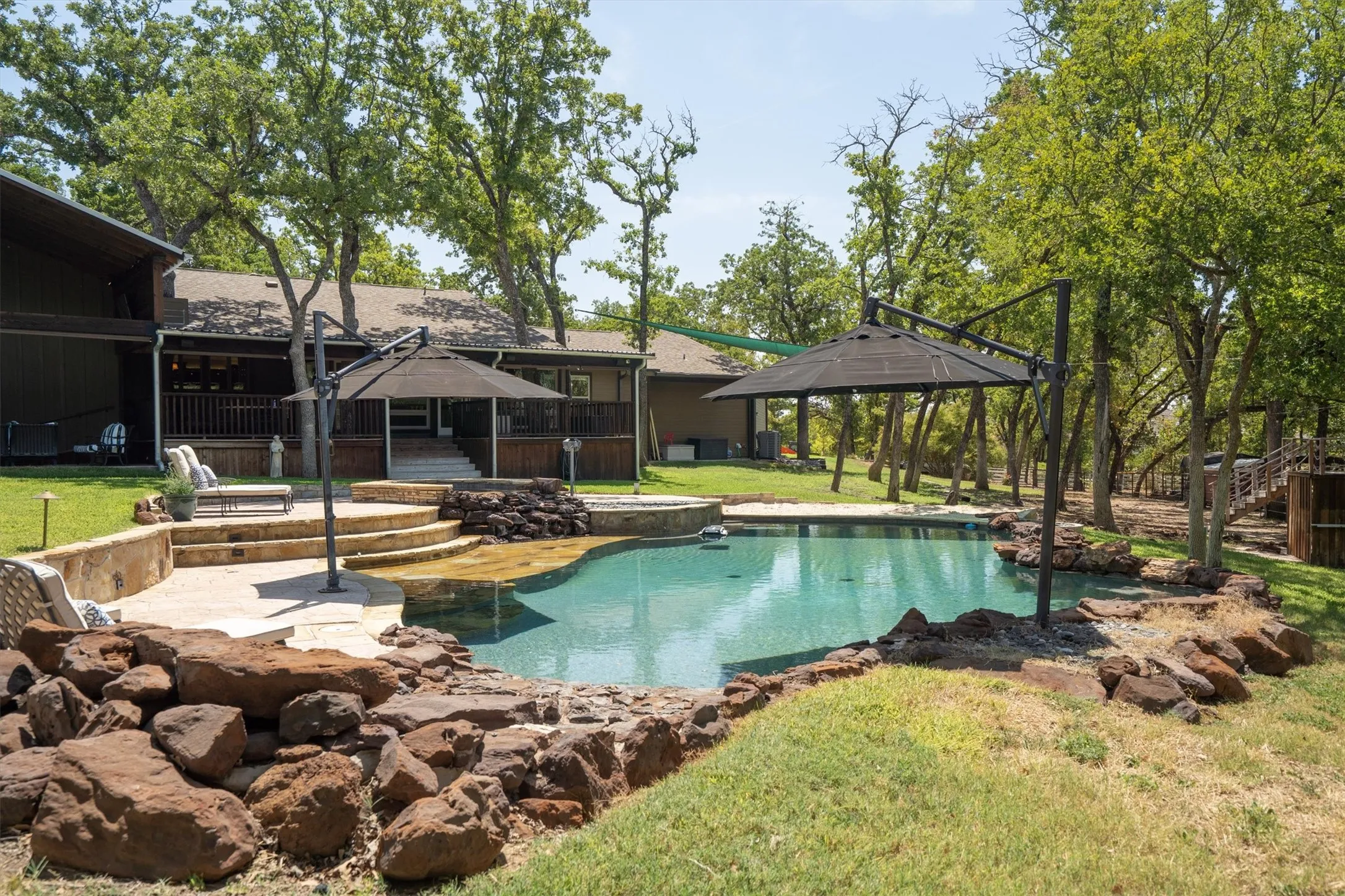 Single Family Residence For Sale in Denton County , 1011 Thornridge Court, Argyle, Texas 76226, 5 Bedroom, 5 Bathroom, 3 Garage spaces, 6,079 Sqft, built in 1964, mls#21342659, Real Estate Agent in Argyle, Homes For Sale in Denton county, Homes For Sale in Argyle, Realtor in Argyle Texas, Real Estate Brokerage Independent Realty Texas, Luminita Cordes Realtor