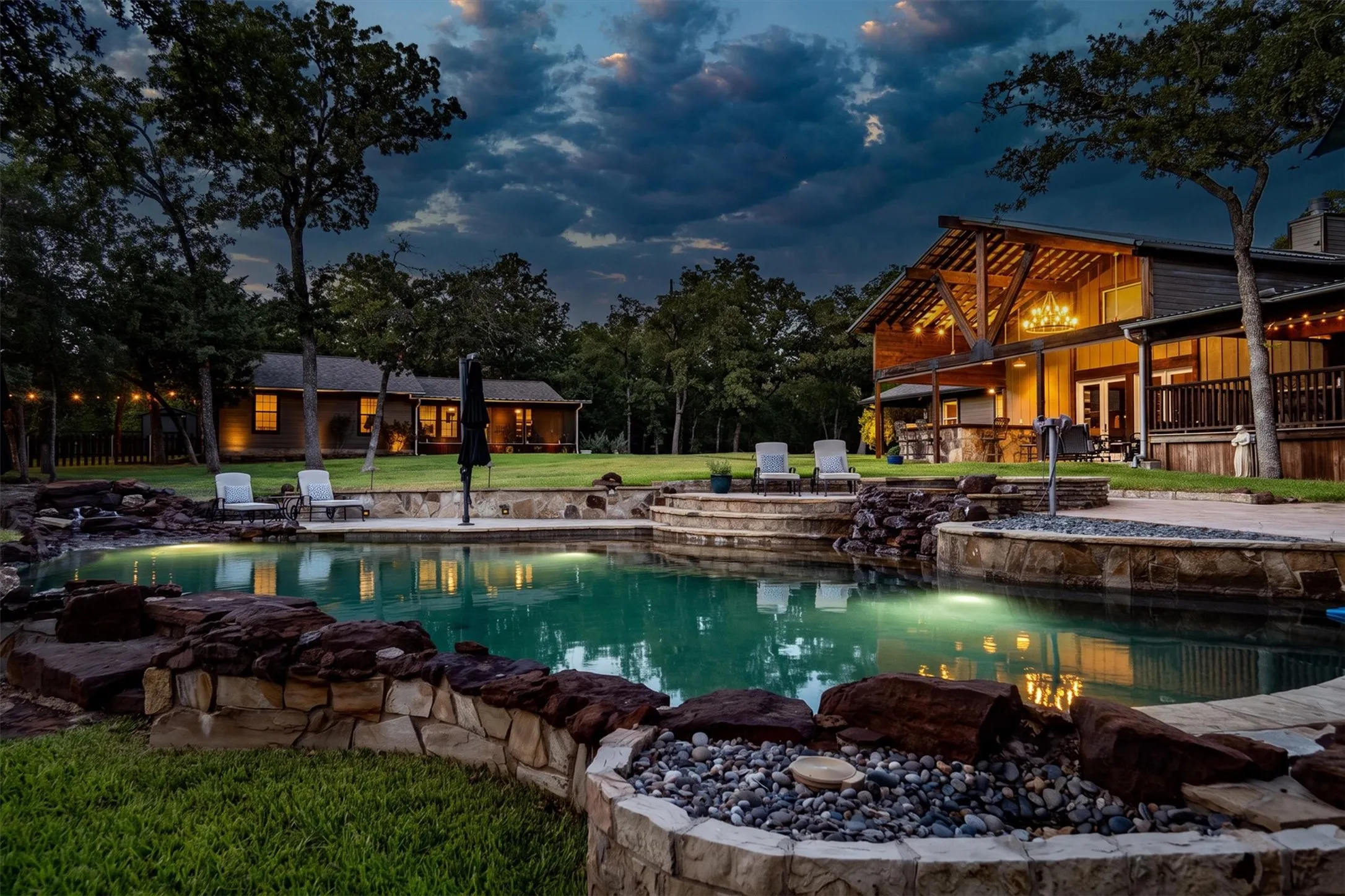 Single Family Residence For Sale in Denton County , 1011 Thornridge Court, Argyle, Texas 76226, 5 Bedroom, 5 Bathroom, 3 Garage spaces, 6,079 Sqft, built in 1964, mls#21342659, Real Estate Agent in Argyle, Homes For Sale in Denton county, Homes For Sale in Argyle, Realtor in Argyle Texas, Real Estate Brokerage Independent Realty Texas, Luminita Cordes Realtor