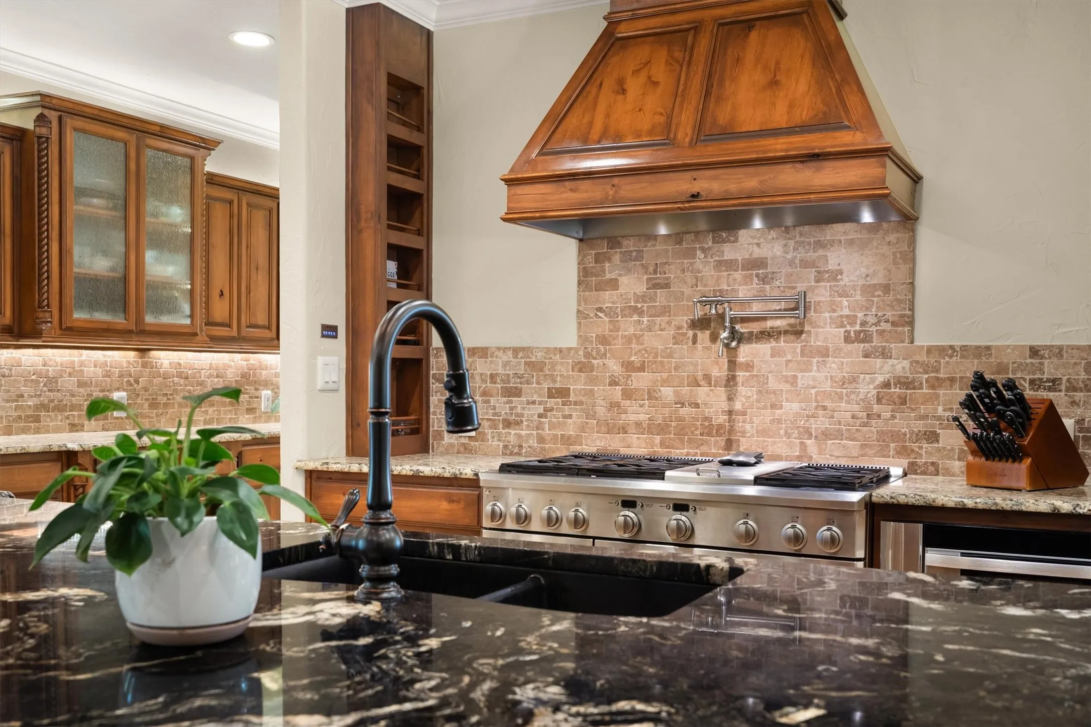 Single Family Residence For Sale in Denton County , 1011 Thornridge Court, Argyle, Texas 76226, 5 Bedroom, 5 Bathroom, 3 Garage spaces, 6,079 Sqft, built in 1964, mls#21342659, Real Estate Agent in Argyle, Homes For Sale in Denton county, Homes For Sale in Argyle, Realtor in Argyle Texas, Real Estate Brokerage Independent Realty Texas, Luminita Cordes Realtor