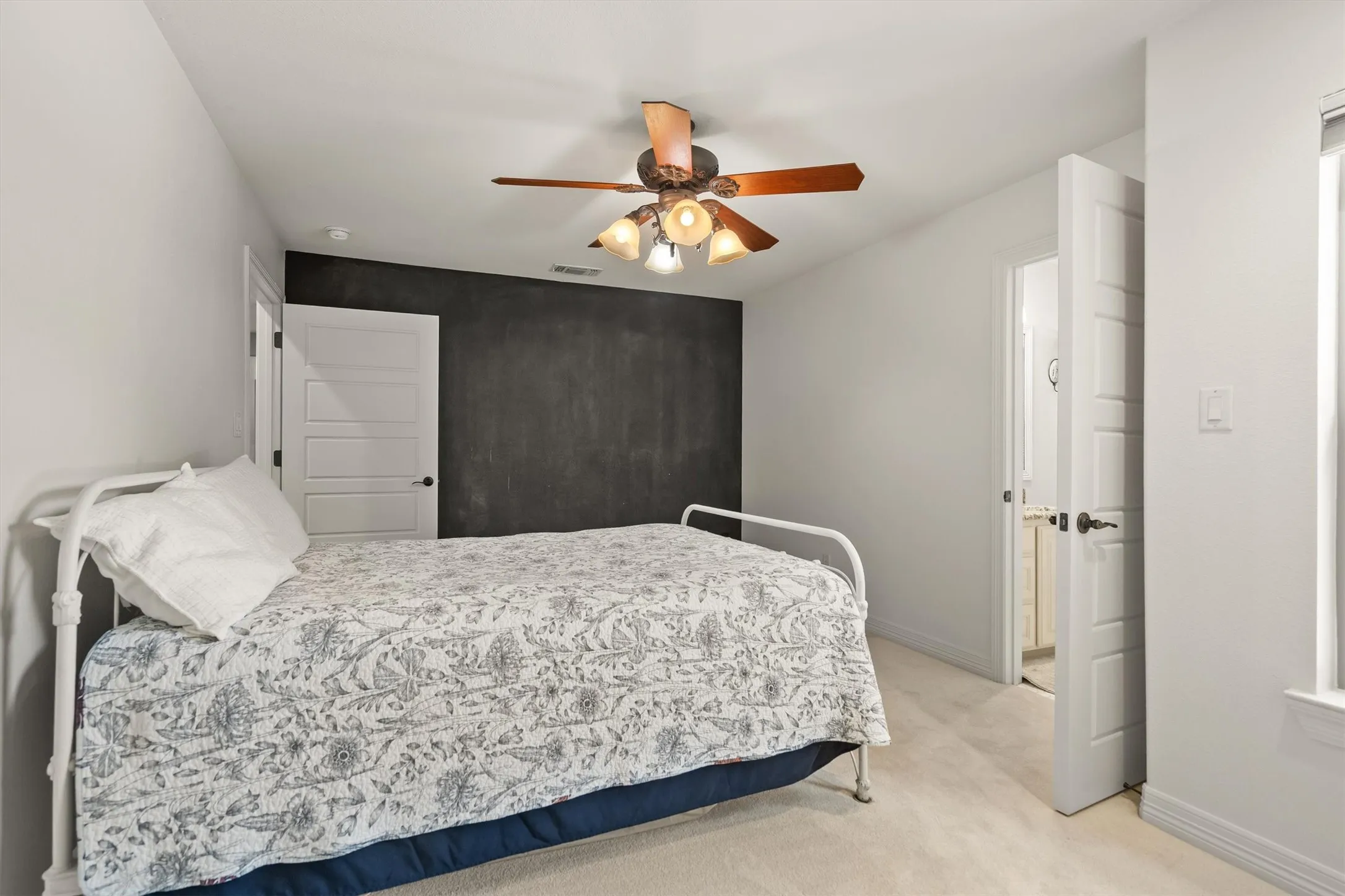 Single Family Residence For Sale in Denton County , 1011 Thornridge Court, Argyle, Texas 76226, 5 Bedroom, 5 Bathroom, 3 Garage spaces, 6,079 Sqft, built in 1964, mls#21342659, Real Estate Agent in Argyle, Homes For Sale in Denton county, Homes For Sale in Argyle, Realtor in Argyle Texas, Real Estate Brokerage Independent Realty Texas, Luminita Cordes Realtor