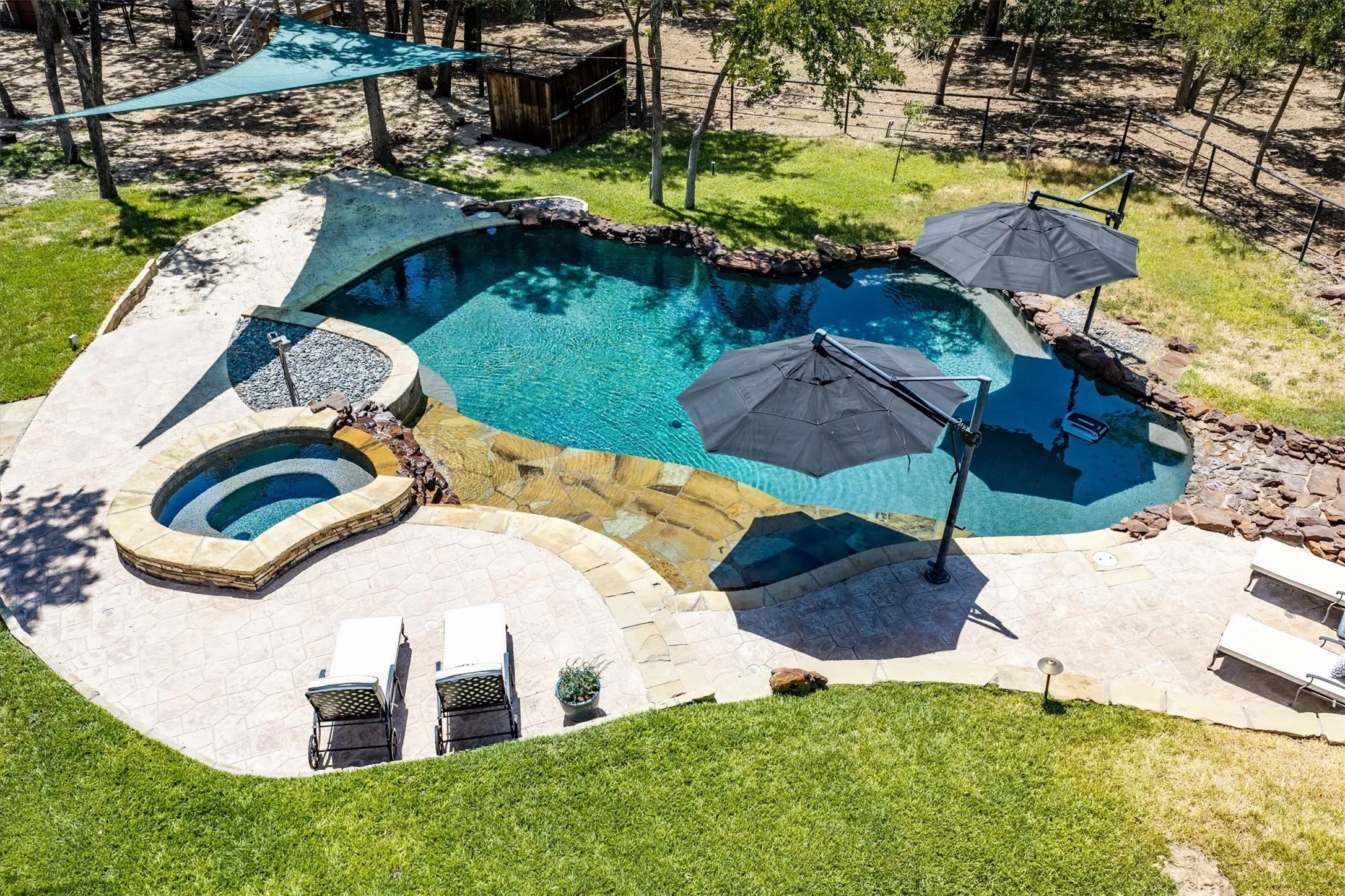 Single Family Residence For Sale in Denton County , 1011 Thornridge Court, Argyle, Texas 76226, 5 Bedroom, 5 Bathroom, 3 Garage spaces, 6,079 Sqft, built in 1964, mls#21342659, Real Estate Agent in Argyle, Homes For Sale in Denton county, Homes For Sale in Argyle, Realtor in Argyle Texas, Real Estate Brokerage Independent Realty Texas, Luminita Cordes Realtor