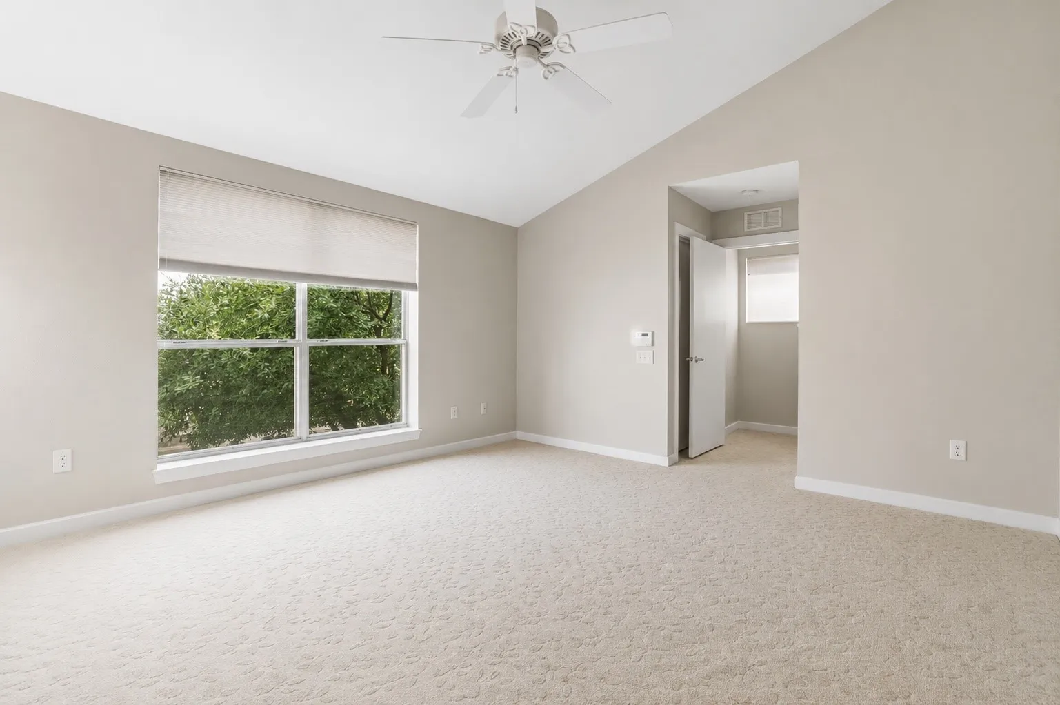 Townhouse For Sale in Dallas County , 2714 Shelby Avenue, Dallas, Texas 75219, 2 Bedroom, 2 Bathroom, 2 Garage spaces, 1,738 Sqft, built in 2000, mls#21365678, Real Estate Agent in Dallas, Homes For Sale in Dallas county, Homes For Sale in Dallas, Realtor in Dallas Texas, Real Estate Brokerage Independent Realty Texas, Luminita Cordes Realtor