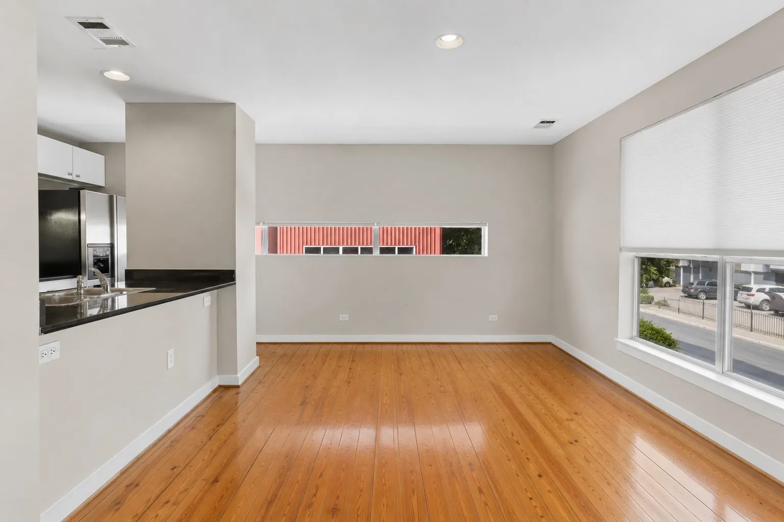 Townhouse For Sale in Dallas County , 2714 Shelby Avenue, Dallas, Texas 75219, 2 Bedroom, 2 Bathroom, 2 Garage spaces, 1,738 Sqft, built in 2000, mls#21365678, Real Estate Agent in Dallas, Homes For Sale in Dallas county, Homes For Sale in Dallas, Realtor in Dallas Texas, Real Estate Brokerage Independent Realty Texas, Luminita Cordes Realtor