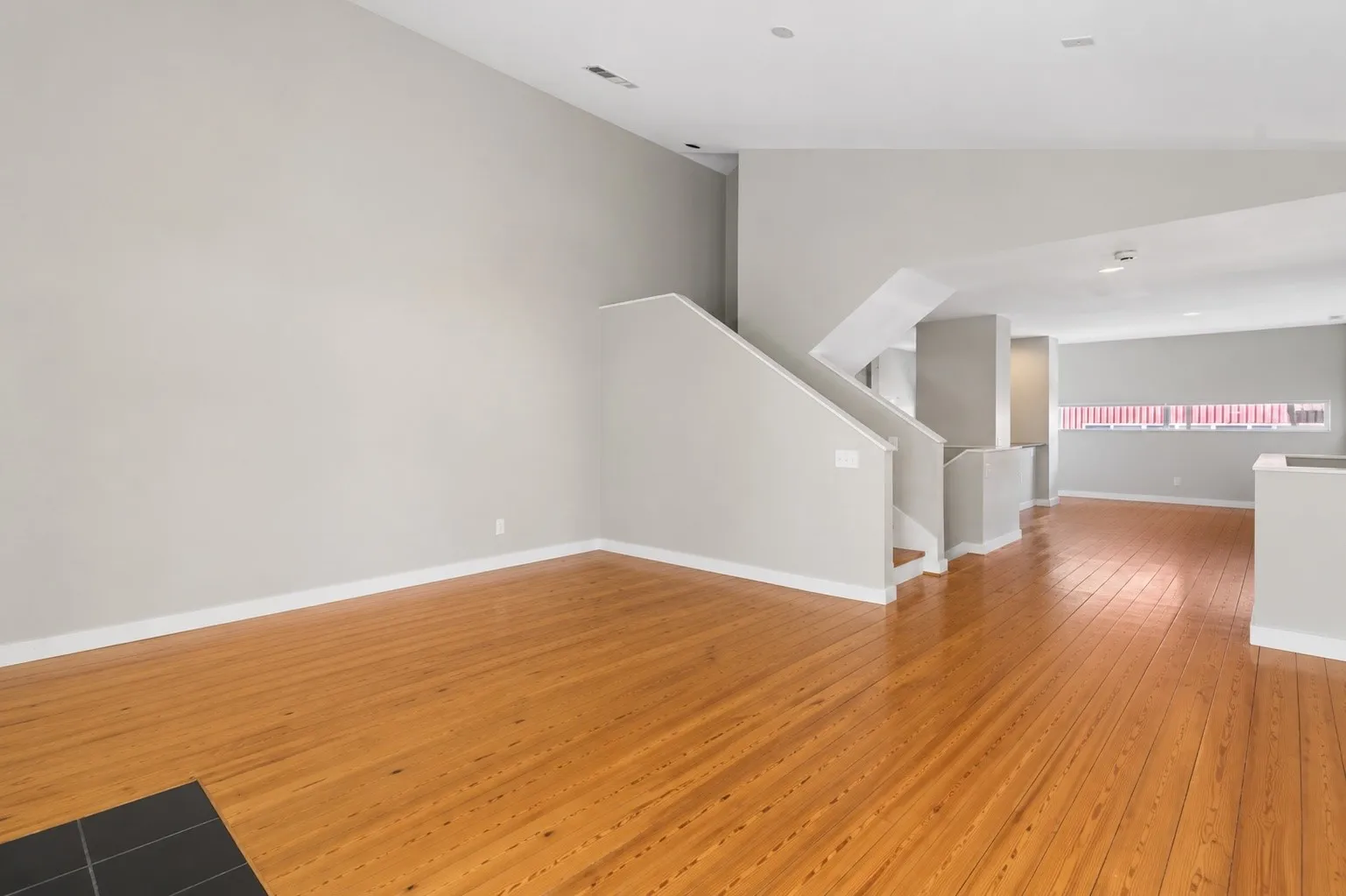 Townhouse For Sale in Dallas County , 2714 Shelby Avenue, Dallas, Texas 75219, 2 Bedroom, 2 Bathroom, 2 Garage spaces, 1,738 Sqft, built in 2000, mls#21365678, Real Estate Agent in Dallas, Homes For Sale in Dallas county, Homes For Sale in Dallas, Realtor in Dallas Texas, Real Estate Brokerage Independent Realty Texas, Luminita Cordes Realtor