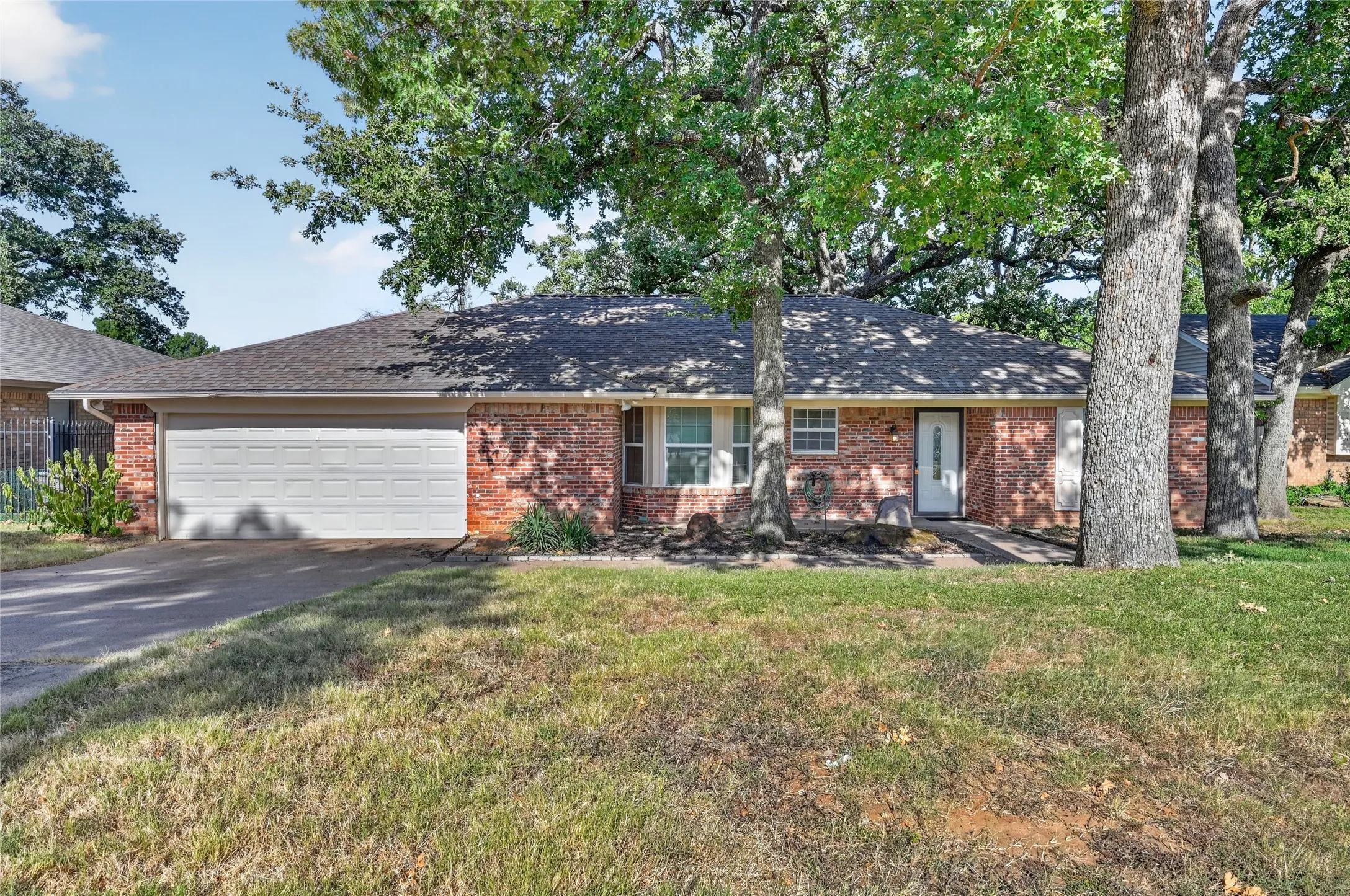 Single Family Residence For Rent in Tarrant County , 7217 Timberlane Drive, North Richland Hills, Texas 76182, 3 Bedroom, 2 Bathroom, 2 Garage spaces, 1,573 Sqft, built in 1979, mls#21366629, Real Estate Agent in North Richland Hills, Homes For Rent in Tarrant county, Homes For Rent in North Richland Hills, Realtor in North Richland Hills Texas, Real Estate Brokerage Independent Realty Texas, Luminita Cordes Realtor
