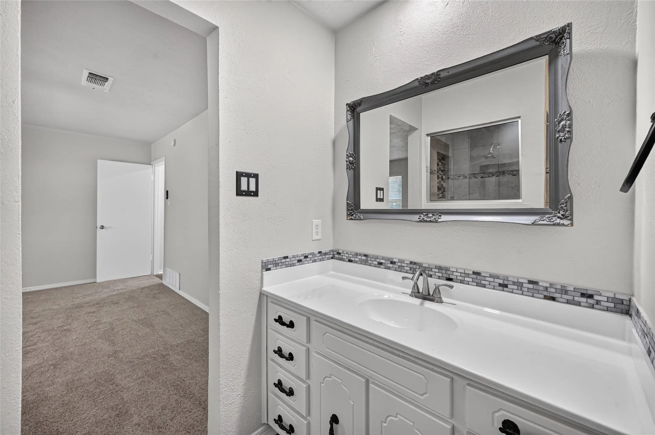 Single Family Residence For Rent in Tarrant County , 7217 Timberlane Drive, North Richland Hills, Texas 76182, 3 Bedroom, 2 Bathroom, 2 Garage spaces, 1,573 Sqft, built in 1979, mls#21366629, Real Estate Agent in North Richland Hills, Homes For Rent in Tarrant county, Homes For Rent in North Richland Hills, Realtor in North Richland Hills Texas, Real Estate Brokerage Independent Realty Texas, Luminita Cordes Realtor