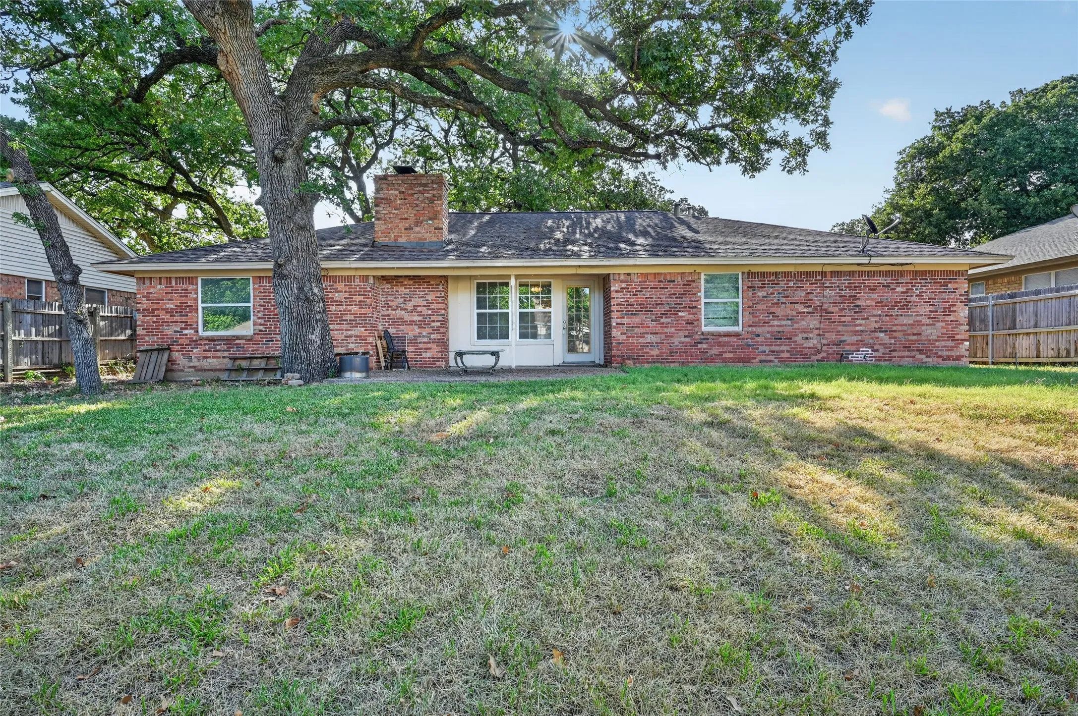 Single Family Residence For Rent in Tarrant County , 7217 Timberlane Drive, North Richland Hills, Texas 76182, 3 Bedroom, 2 Bathroom, 2 Garage spaces, 1,573 Sqft, built in 1979, mls#21366629, Real Estate Agent in North Richland Hills, Homes For Rent in Tarrant county, Homes For Rent in North Richland Hills, Realtor in North Richland Hills Texas, Real Estate Brokerage Independent Realty Texas, Luminita Cordes Realtor