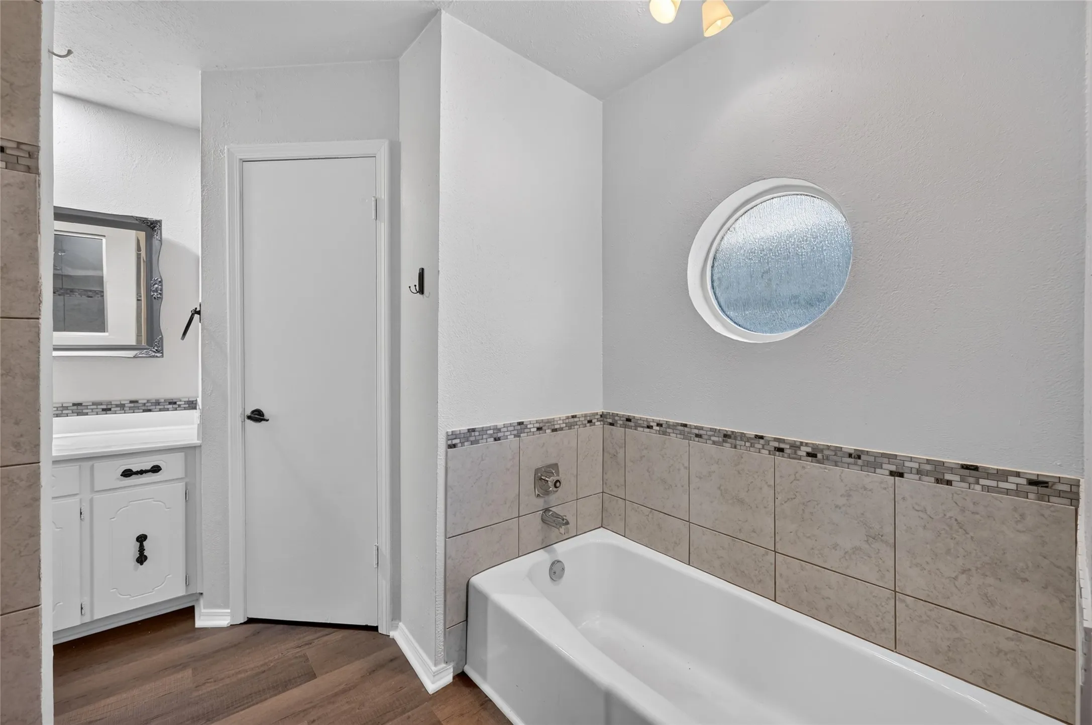Single Family Residence For Rent in Tarrant County , 7217 Timberlane Drive, North Richland Hills, Texas 76182, 3 Bedroom, 2 Bathroom, 2 Garage spaces, 1,573 Sqft, built in 1979, mls#21366629, Real Estate Agent in North Richland Hills, Homes For Rent in Tarrant county, Homes For Rent in North Richland Hills, Realtor in North Richland Hills Texas, Real Estate Brokerage Independent Realty Texas, Luminita Cordes Realtor