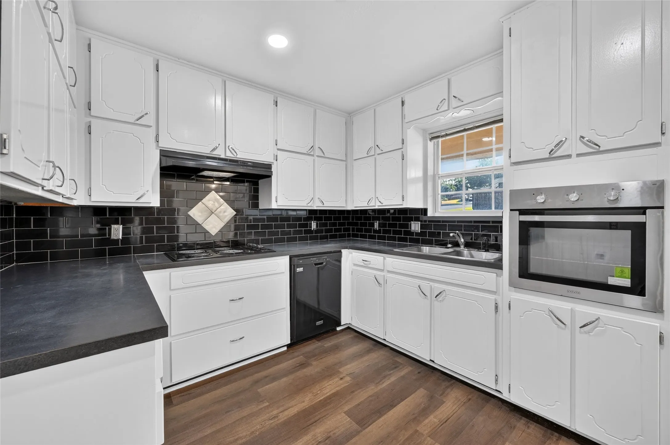 Single Family Residence For Rent in Tarrant County , 7217 Timberlane Drive, North Richland Hills, Texas 76182, 3 Bedroom, 2 Bathroom, 2 Garage spaces, 1,573 Sqft, built in 1979, mls#21366629, Real Estate Agent in North Richland Hills, Homes For Rent in Tarrant county, Homes For Rent in North Richland Hills, Realtor in North Richland Hills Texas, Real Estate Brokerage Independent Realty Texas, Luminita Cordes Realtor