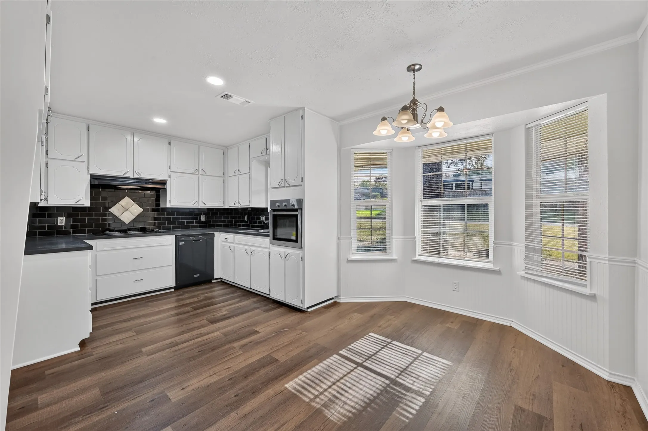Single Family Residence For Rent in Tarrant County , 7217 Timberlane Drive, North Richland Hills, Texas 76182, 3 Bedroom, 2 Bathroom, 2 Garage spaces, 1,573 Sqft, built in 1979, mls#21366629, Real Estate Agent in North Richland Hills, Homes For Rent in Tarrant county, Homes For Rent in North Richland Hills, Realtor in North Richland Hills Texas, Real Estate Brokerage Independent Realty Texas, Luminita Cordes Realtor