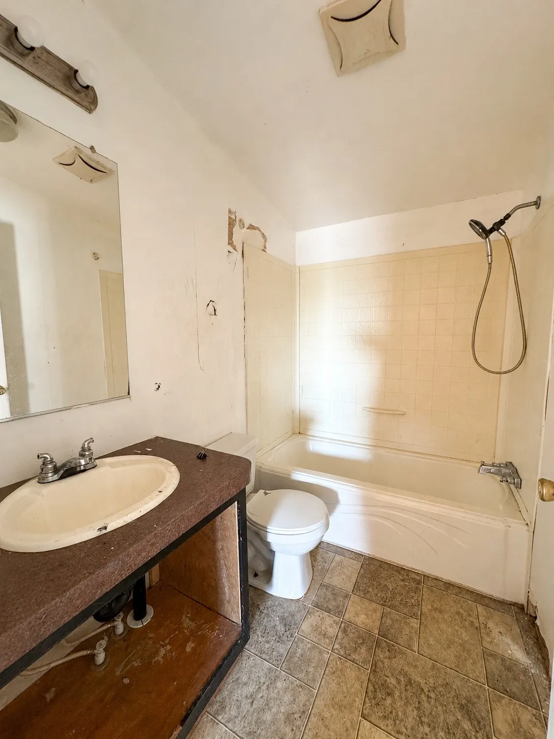 Mobile Home For Sale in Haskell County , 105 N Avenue L, Haskell, Texas 79521, 3 Bedroom, 2 Bathroom, Garage spaces, 1,248 Sqft, built in 2010, Price $69,500, mls#21363361, Real Estate Agent in Haskell, Homes For Sale in Haskell county, Homes For Sale in Haskell, Realtor in Haskell Texas, Real Estate Brokerage Independent Realty Texas, Luminita Cordes Realtor
