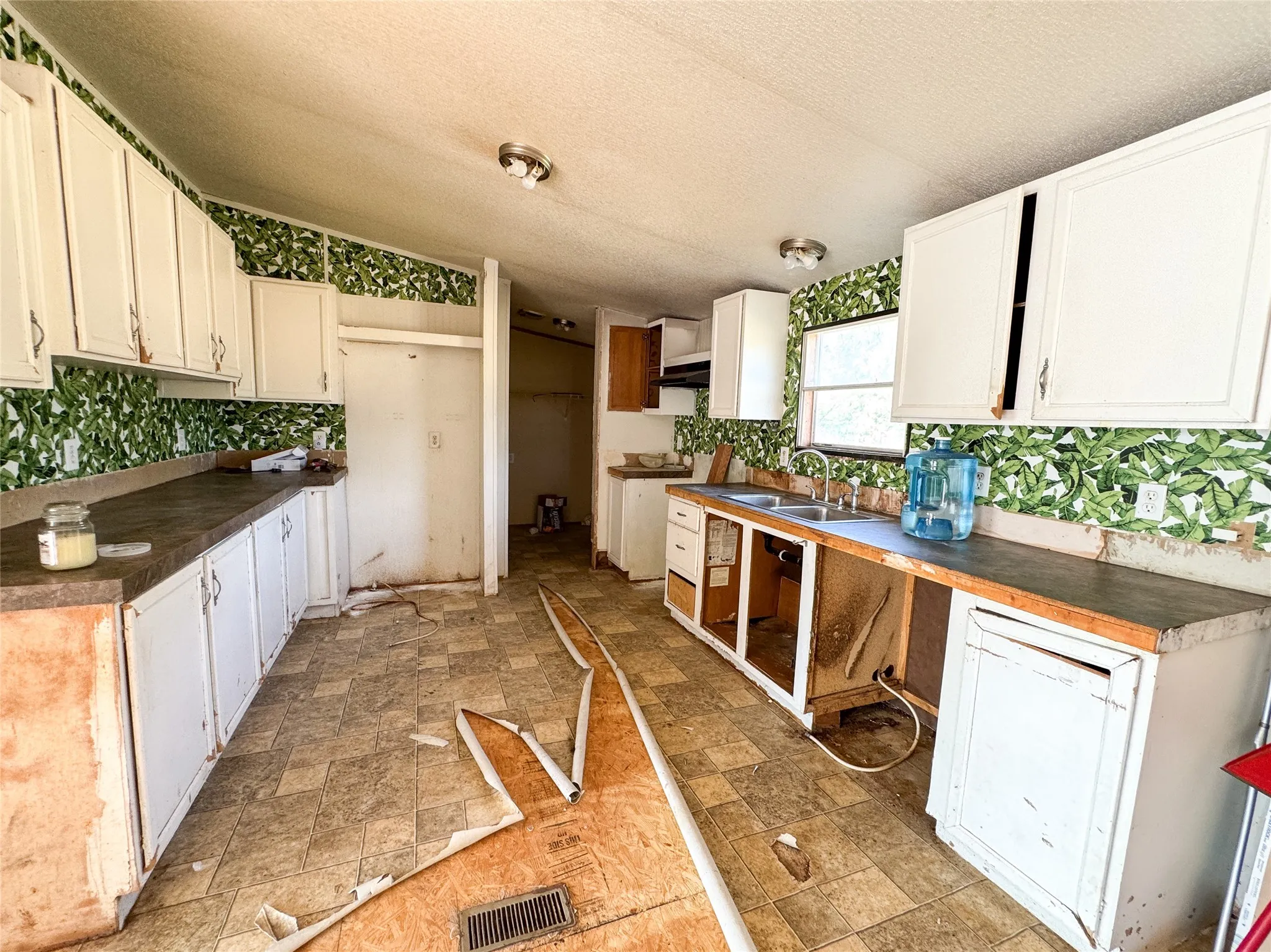 Mobile Home For Sale in Haskell County , 105 N Avenue L, Haskell, Texas 79521, 3 Bedroom, 2 Bathroom, Garage spaces, 1,248 Sqft, built in 2010, Price $69,500, mls#21363361, Real Estate Agent in Haskell, Homes For Sale in Haskell county, Homes For Sale in Haskell, Realtor in Haskell Texas, Real Estate Brokerage Independent Realty Texas, Luminita Cordes Realtor