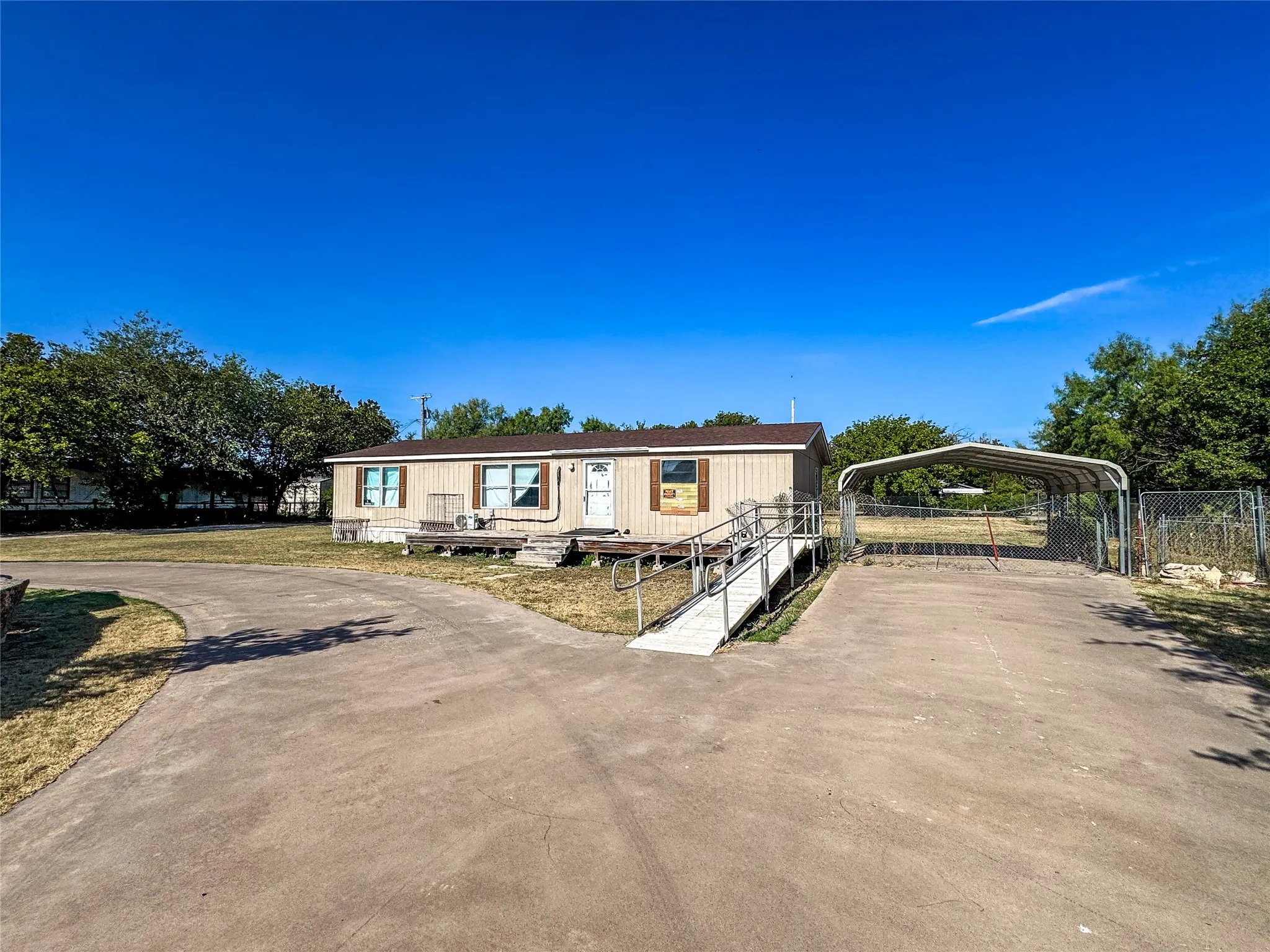 Mobile Home For Sale in Haskell County , 105 N Avenue L, Haskell, Texas 79521, 3 Bedroom, 2 Bathroom, Garage spaces, 1,248 Sqft, built in 2010, Price $69,500, mls#21363361, Real Estate Agent in Haskell, Homes For Sale in Haskell county, Homes For Sale in Haskell, Realtor in Haskell Texas, Real Estate Brokerage Independent Realty Texas, Luminita Cordes Realtor