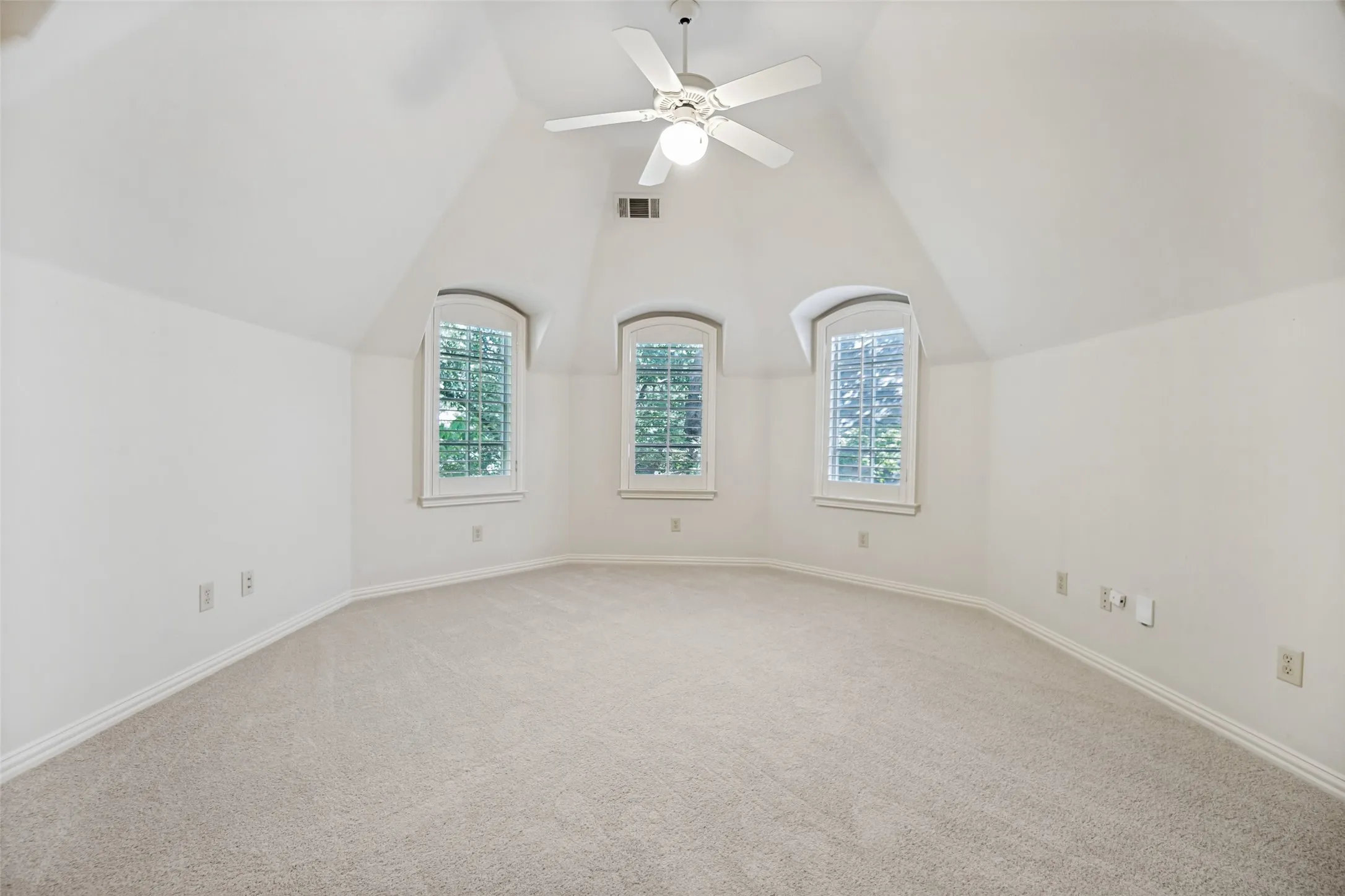 Single Family Residence For Sale in Dallas County , 7718 Marquette Street, Dallas, Texas 75225, 3 Bedroom, 3 Bathroom, 2 Garage spaces, 4,338 Sqft, built in 1998, mls#21365741, Real Estate Agent in Dallas, Homes For Sale in Dallas county, Homes For Sale in Dallas, Realtor in Dallas Texas, Real Estate Brokerage Independent Realty Texas, Luminita Cordes Realtor