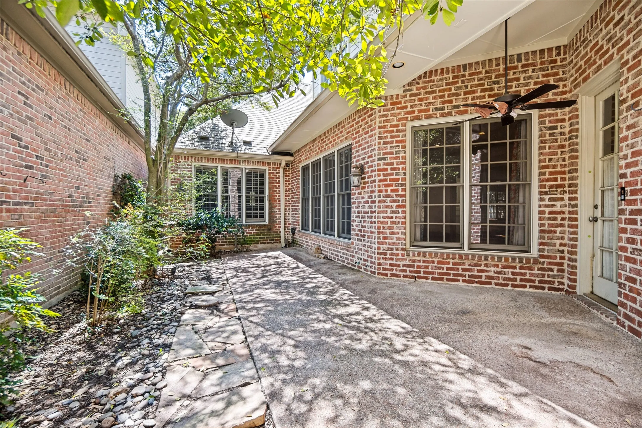 Single Family Residence For Sale in Dallas County , 7718 Marquette Street, Dallas, Texas 75225, 3 Bedroom, 3 Bathroom, 2 Garage spaces, 4,338 Sqft, built in 1998, mls#21365741, Real Estate Agent in Dallas, Homes For Sale in Dallas county, Homes For Sale in Dallas, Realtor in Dallas Texas, Real Estate Brokerage Independent Realty Texas, Luminita Cordes Realtor