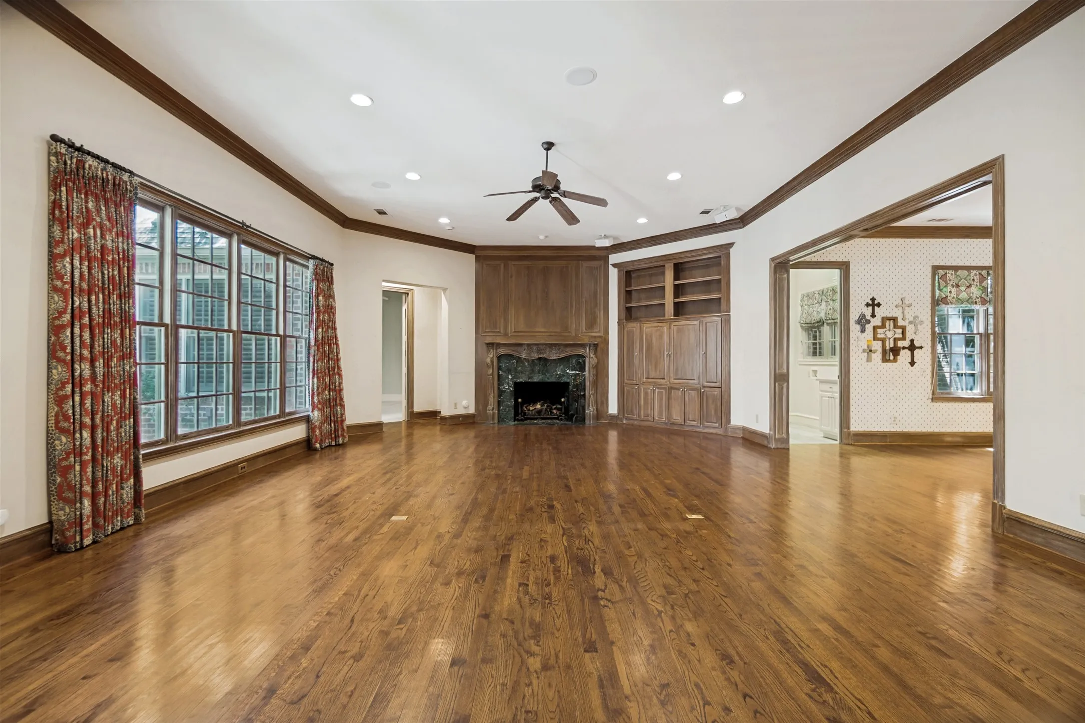 Single Family Residence For Sale in Dallas County , 7718 Marquette Street, Dallas, Texas 75225, 3 Bedroom, 3 Bathroom, 2 Garage spaces, 4,338 Sqft, built in 1998, mls#21365741, Real Estate Agent in Dallas, Homes For Sale in Dallas county, Homes For Sale in Dallas, Realtor in Dallas Texas, Real Estate Brokerage Independent Realty Texas, Luminita Cordes Realtor