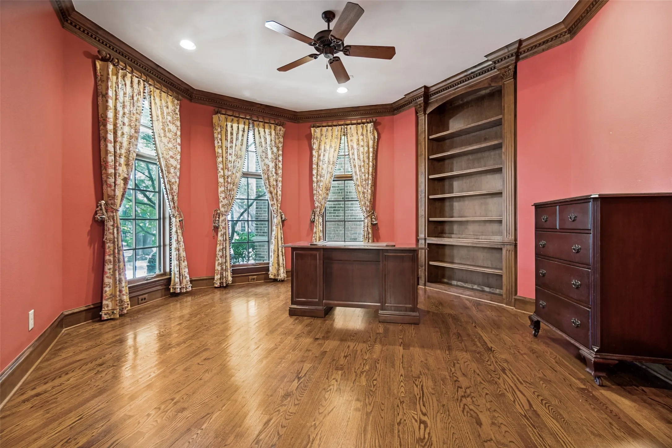 Single Family Residence For Sale in Dallas County , 7718 Marquette Street, Dallas, Texas 75225, 3 Bedroom, 3 Bathroom, 2 Garage spaces, 4,338 Sqft, built in 1998, mls#21365741, Real Estate Agent in Dallas, Homes For Sale in Dallas county, Homes For Sale in Dallas, Realtor in Dallas Texas, Real Estate Brokerage Independent Realty Texas, Luminita Cordes Realtor